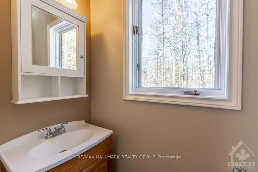 Photo 36 of 201 Moorhead Drive, Ottawa, Fitzroy — HOMEH