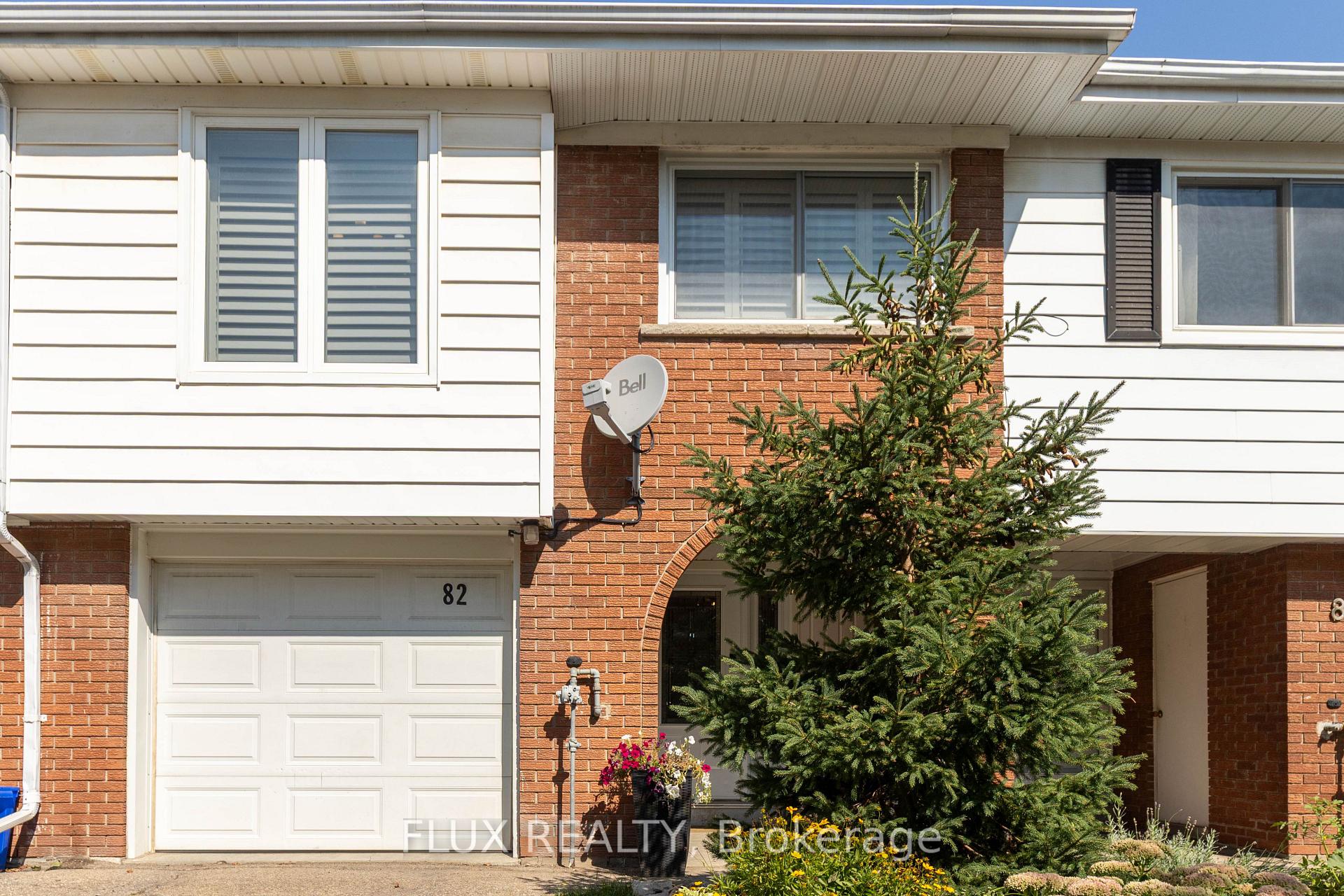 Photo 3 of 82 Overlea Drive, Kitchener, Victoria Hills — HOMEH