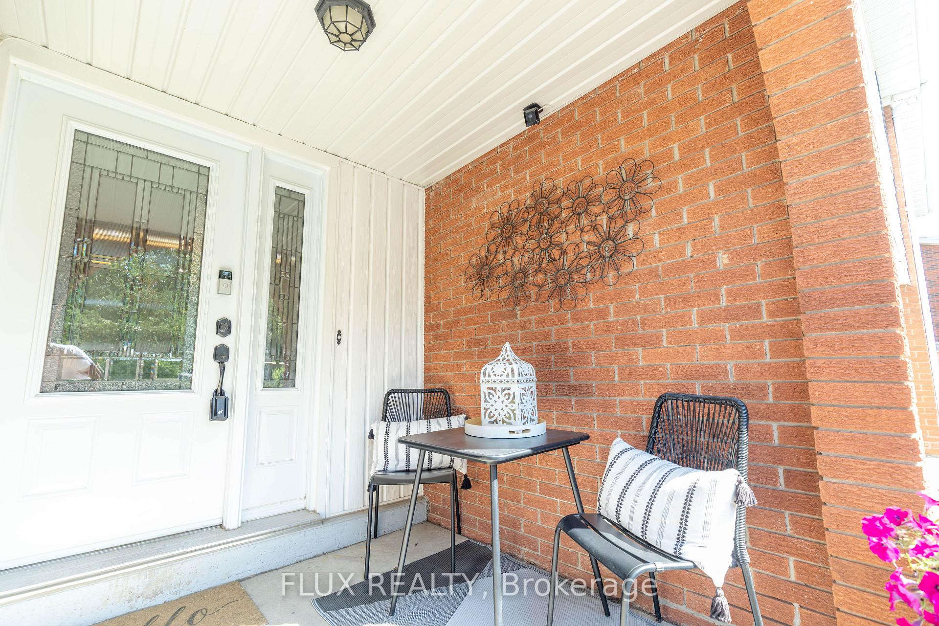 Photo 5 of 82 Overlea Drive, Kitchener, Victoria Hills — HOMEH