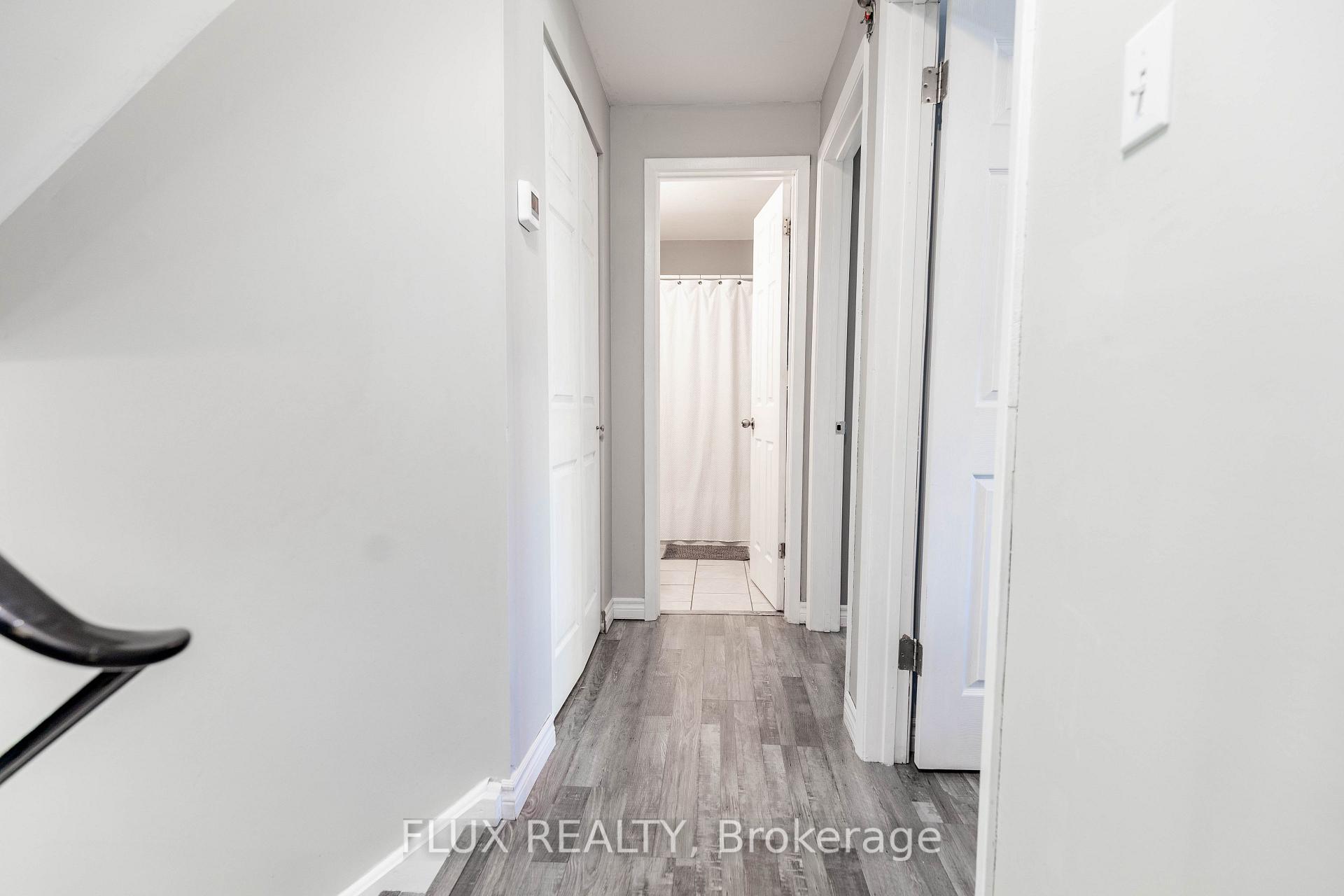 Photo 10 of 82 Overlea Drive, Kitchener, Victoria Hills — HOMEH