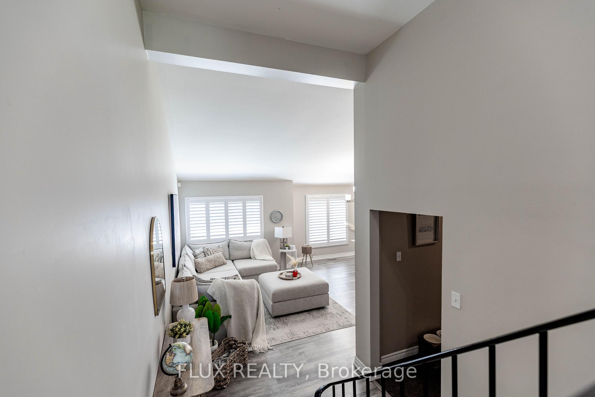 Photo 12 of 82 Overlea Drive, Kitchener, Victoria Hills — HOMEH