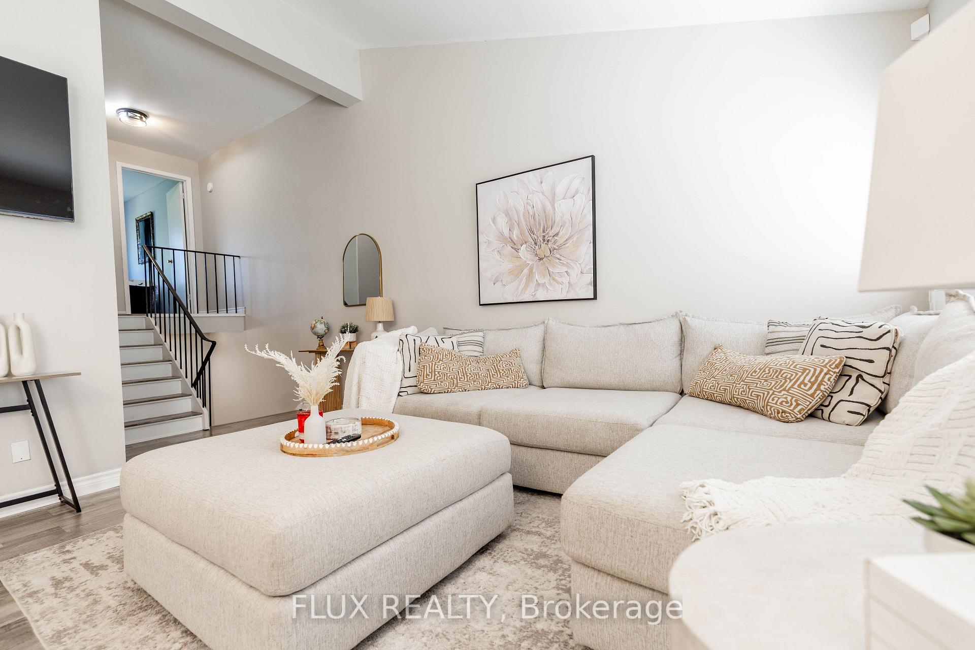 Photo 13 of 82 Overlea Drive, Kitchener, Victoria Hills — HOMEH