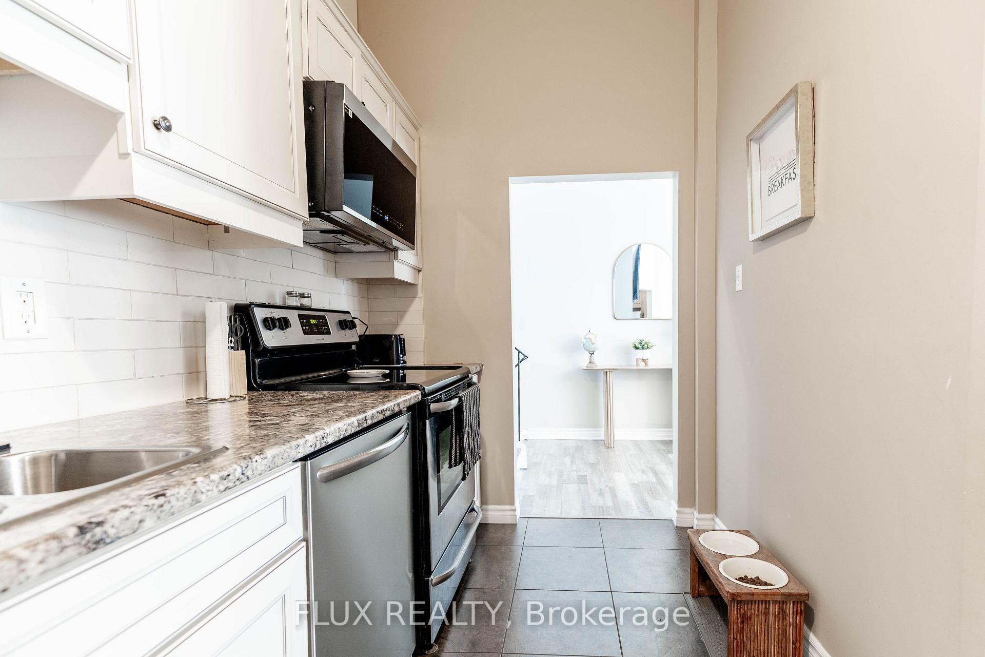 Photo 20 of 82 Overlea Drive, Kitchener, Victoria Hills — HOMEH