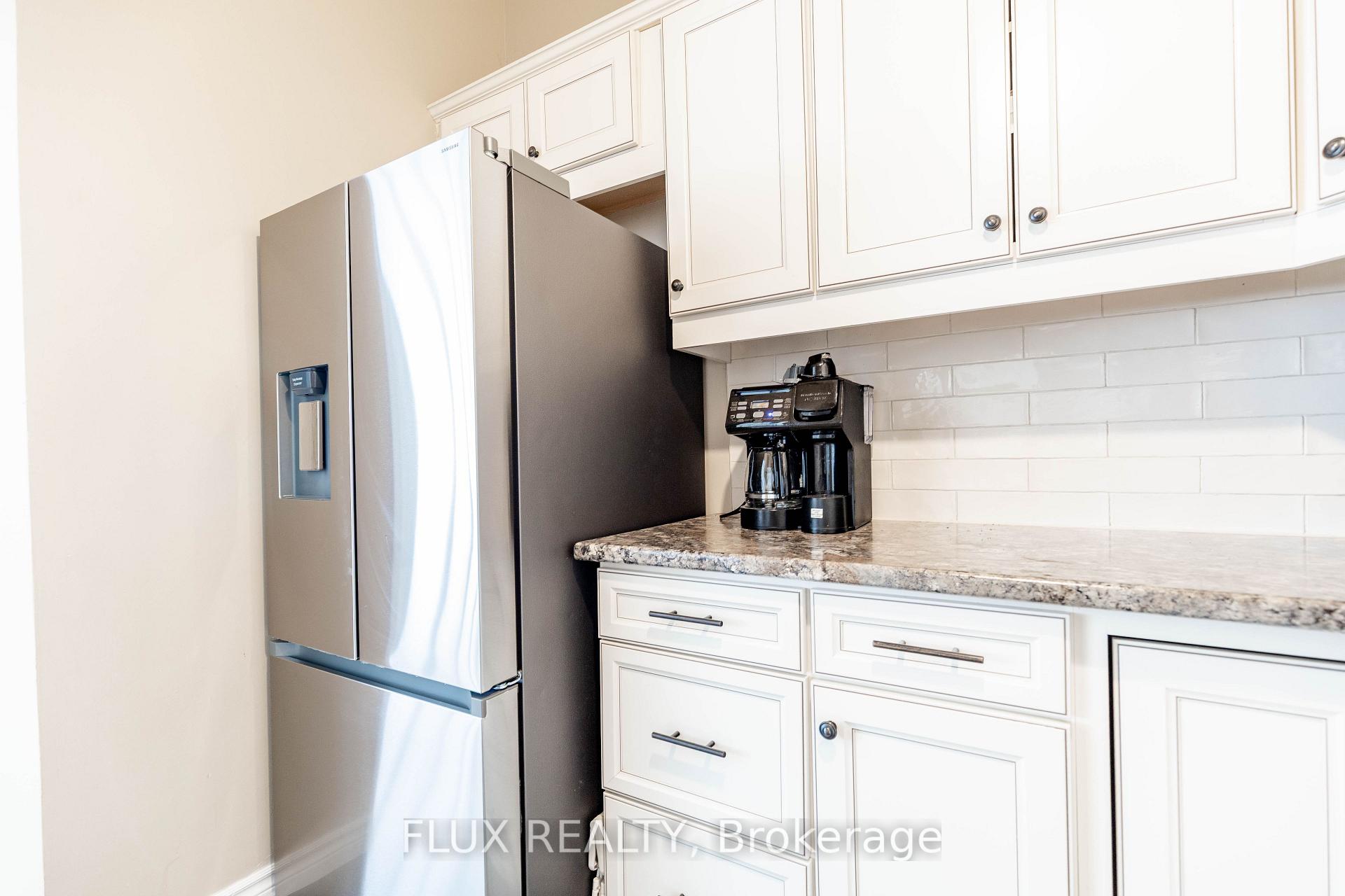 Photo 21 of 82 Overlea Drive, Kitchener, Victoria Hills — HOMEH