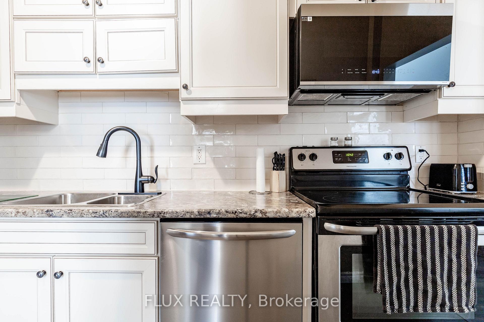 Photo 22 of 82 Overlea Drive, Kitchener, Victoria Hills — HOMEH