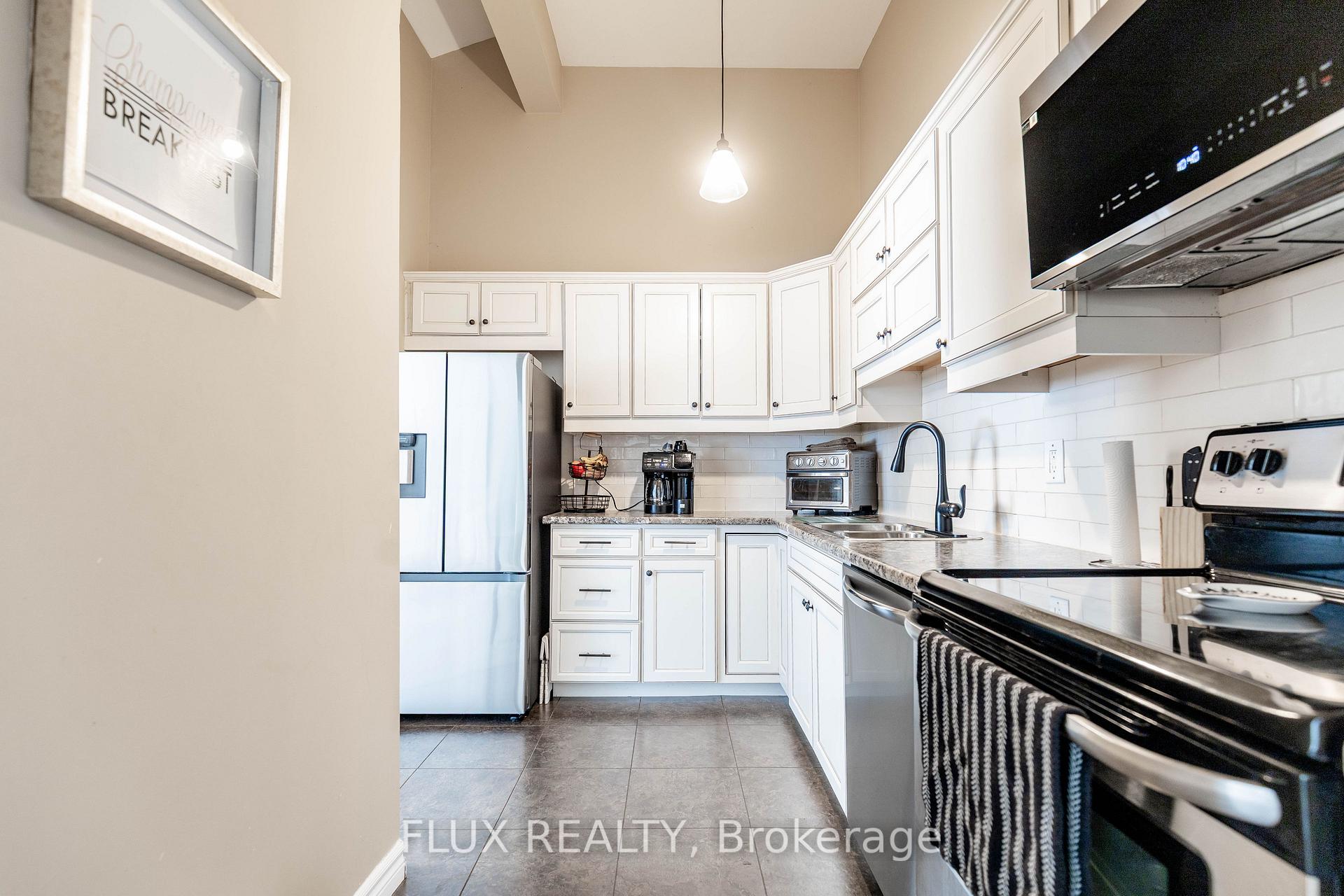 Photo 23 of 82 Overlea Drive, Kitchener, Victoria Hills — HOMEH