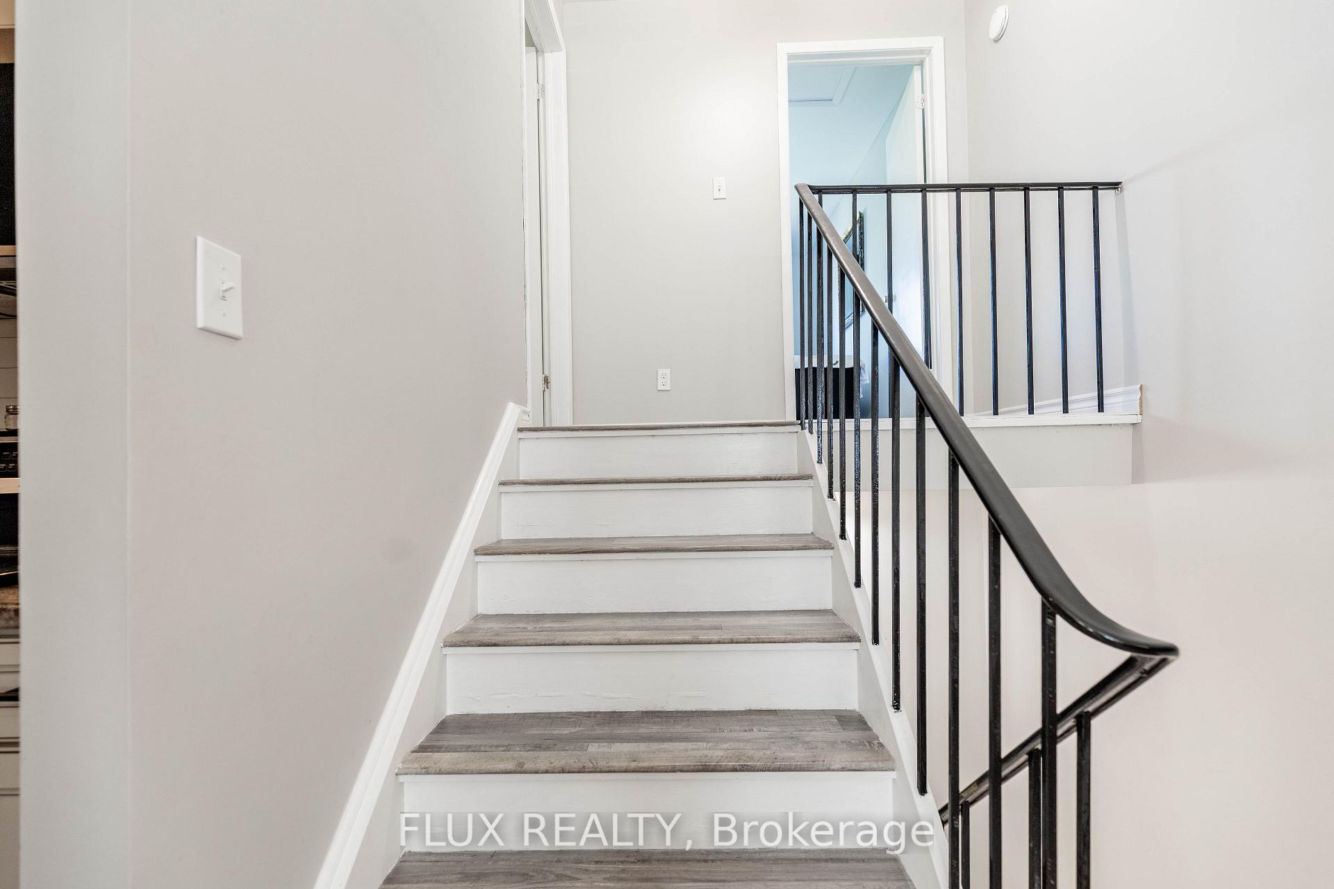 Photo 24 of 82 Overlea Drive, Kitchener, Victoria Hills — HOMEH