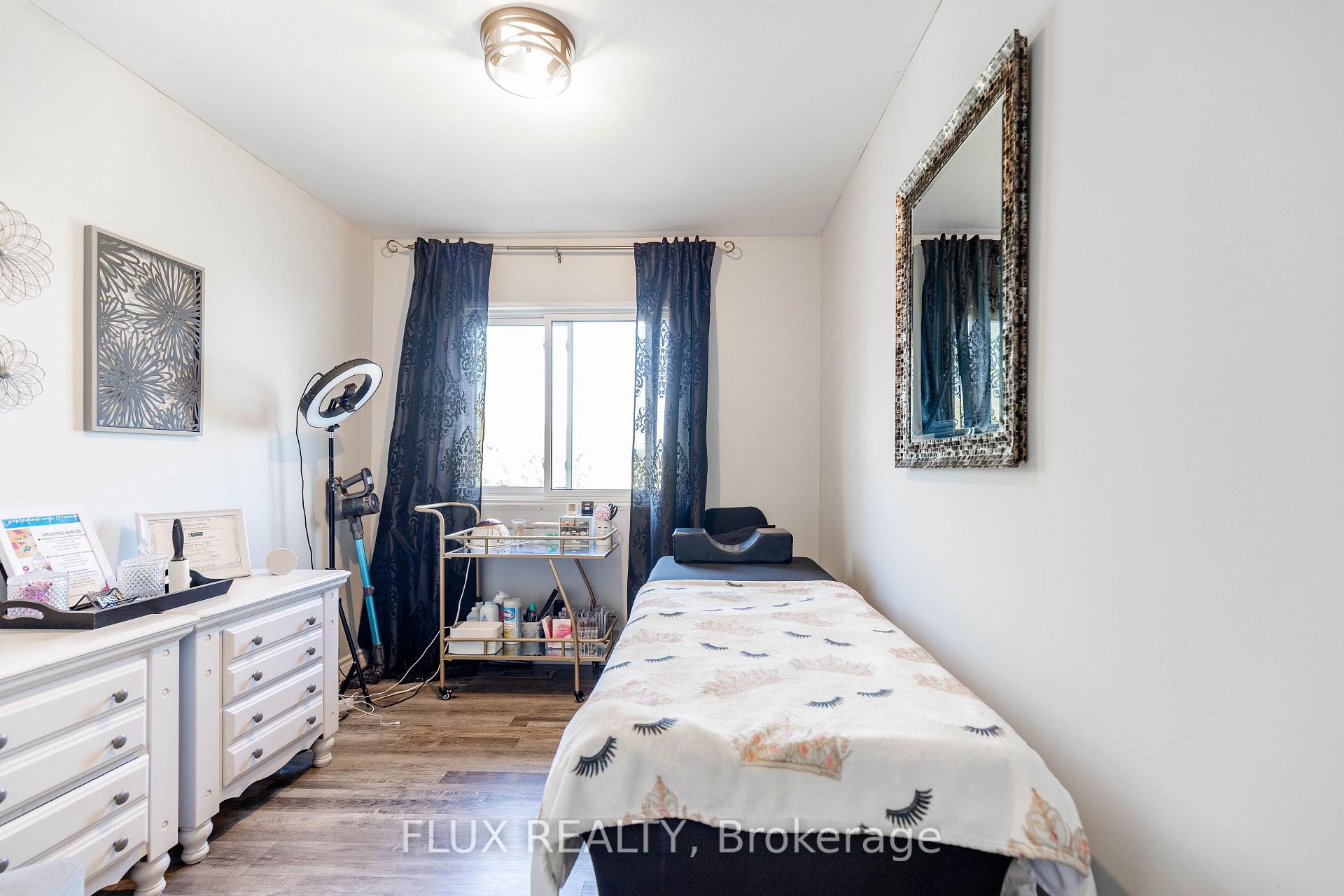 Photo 26 of 82 Overlea Drive, Kitchener, Victoria Hills — HOMEH
