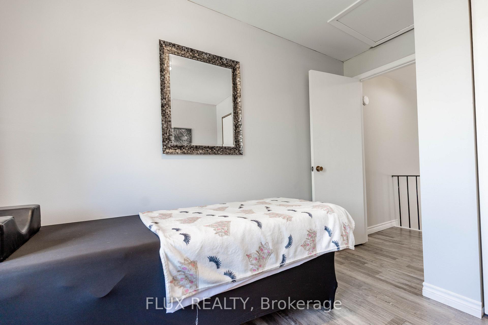 Photo 27 of 82 Overlea Drive, Kitchener, Victoria Hills — HOMEH