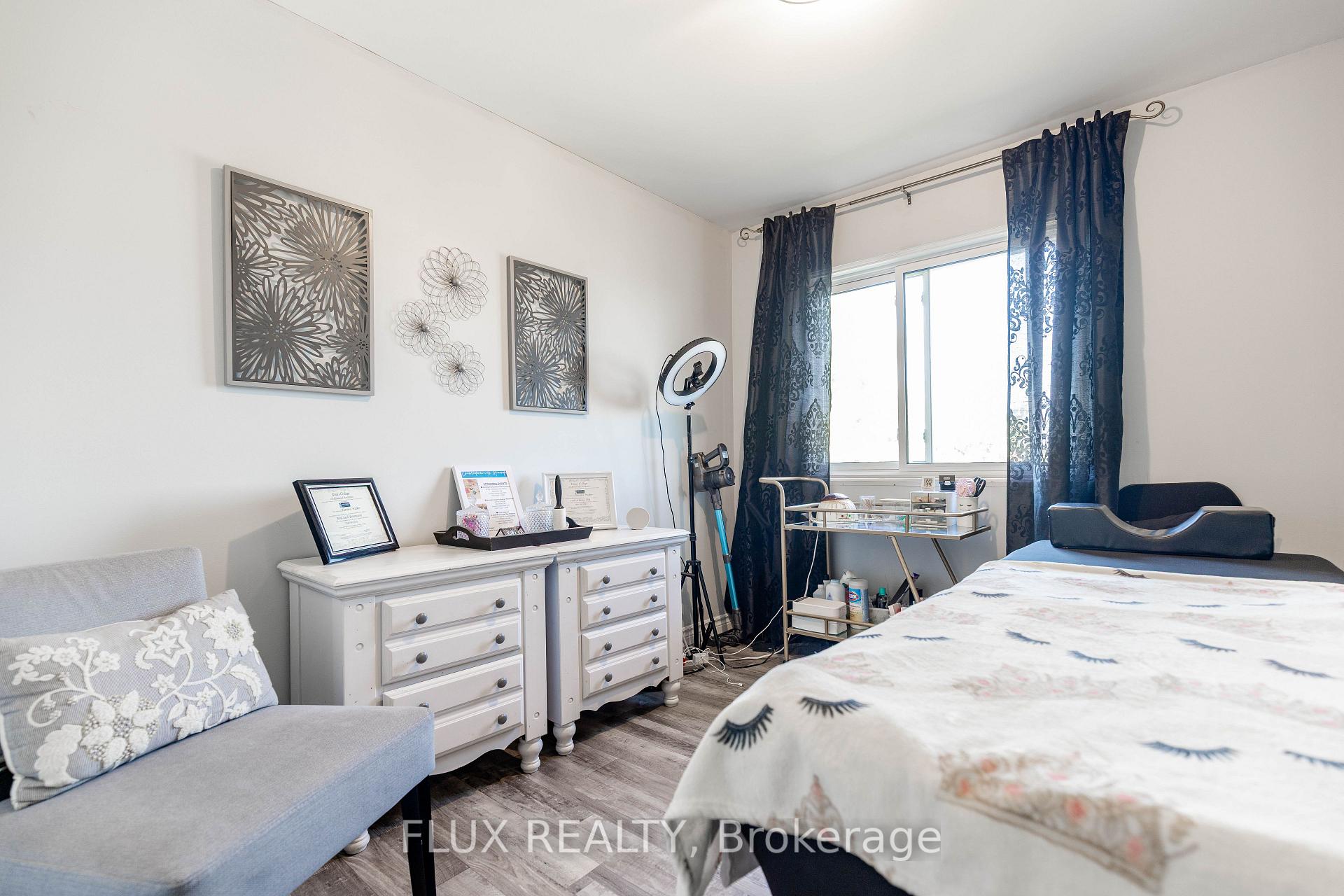 Photo 28 of 82 Overlea Drive, Kitchener, Victoria Hills — HOMEH