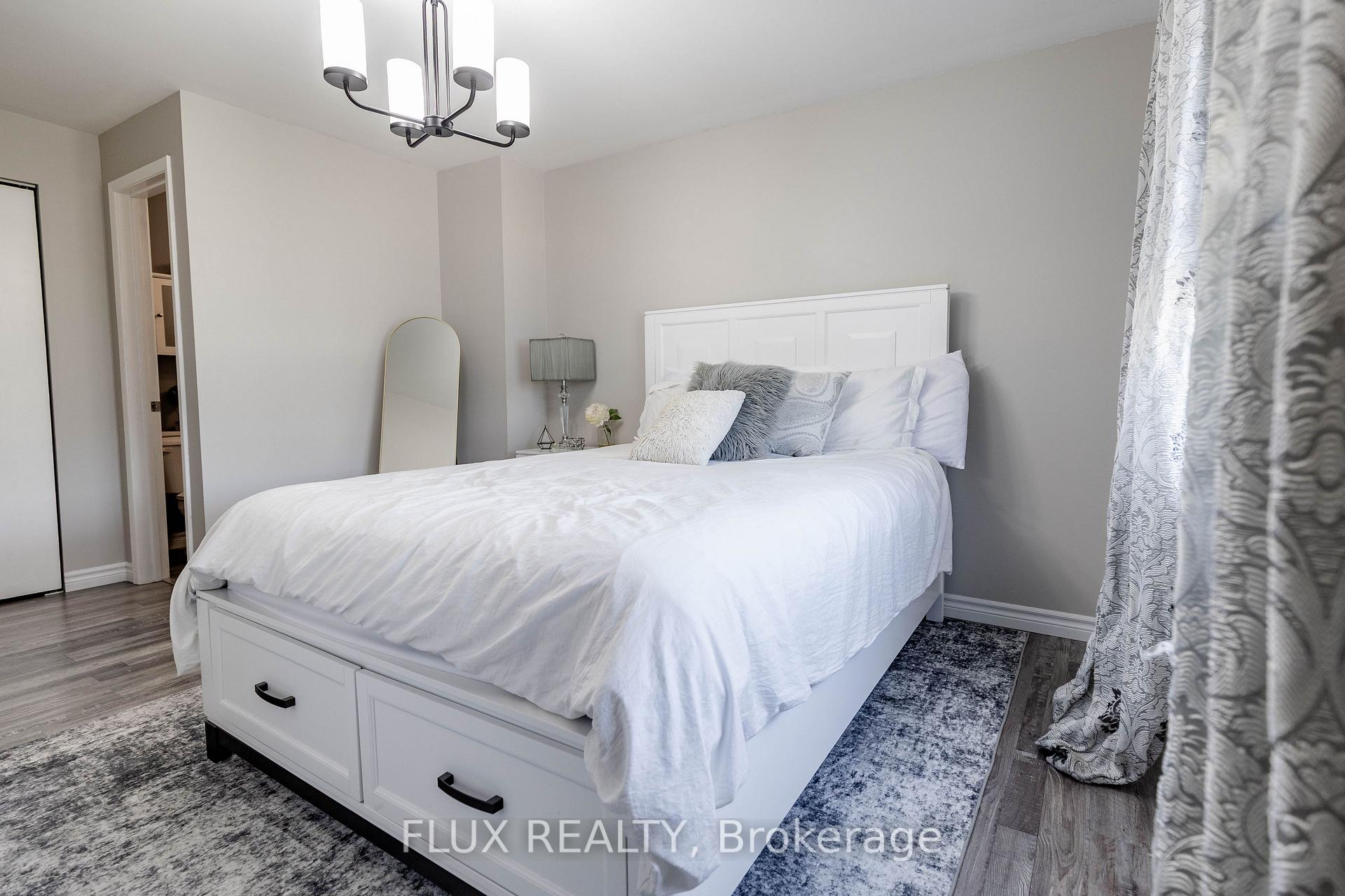 Photo 30 of 82 Overlea Drive, Kitchener, Victoria Hills — HOMEH