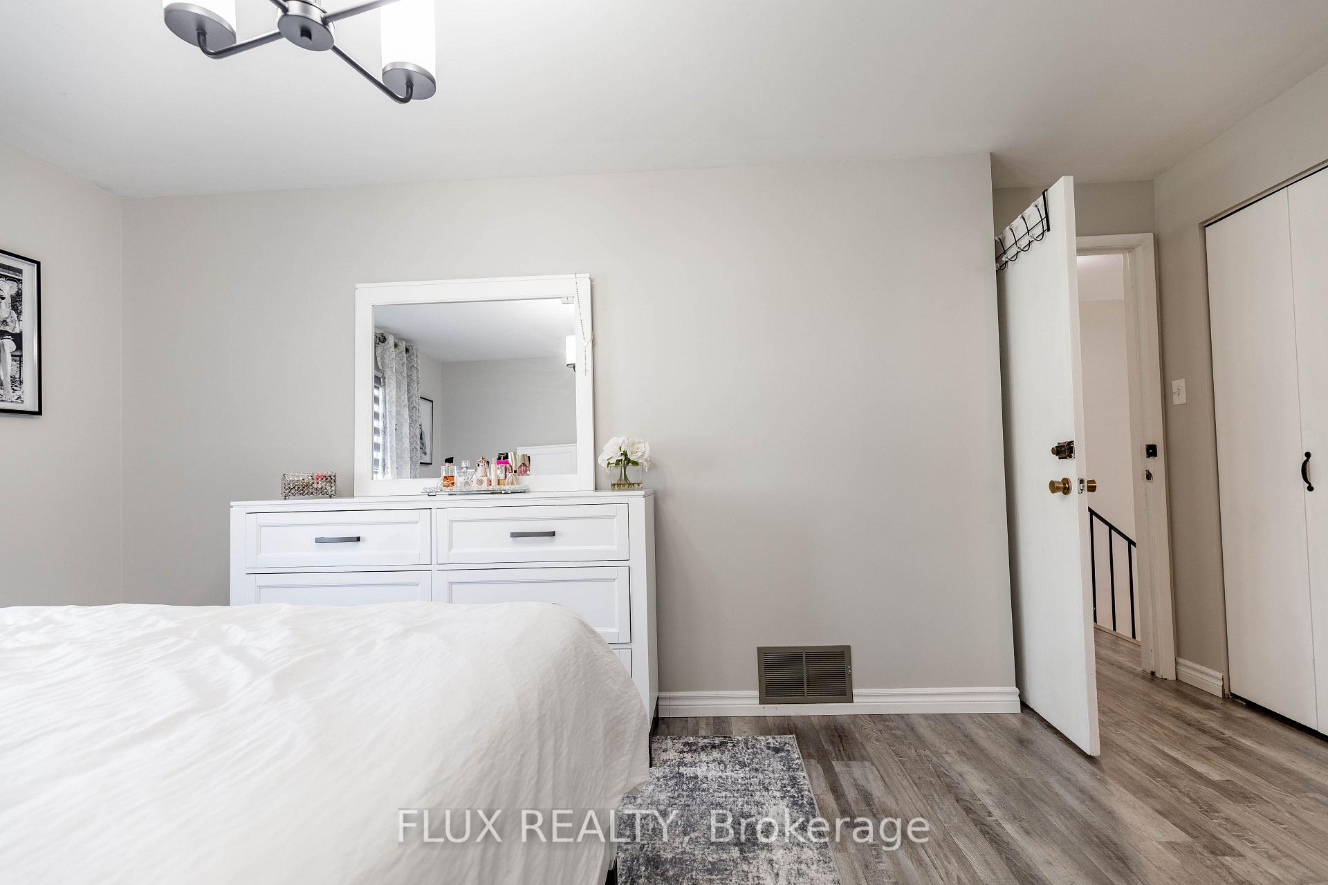 Photo 31 of 82 Overlea Drive, Kitchener, Victoria Hills — HOMEH