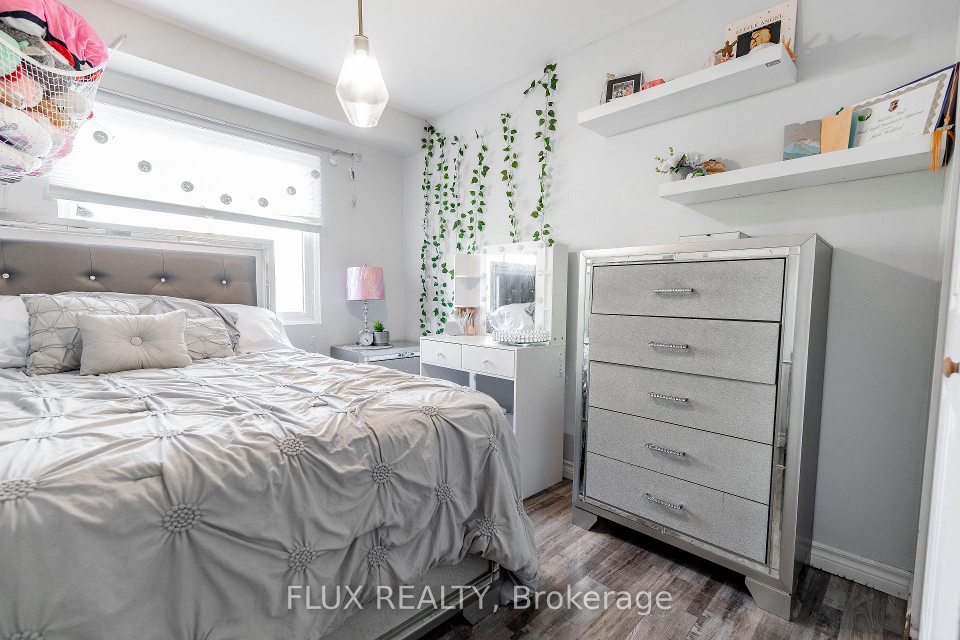 Photo 32 of 82 Overlea Drive, Kitchener, Victoria Hills — HOMEH