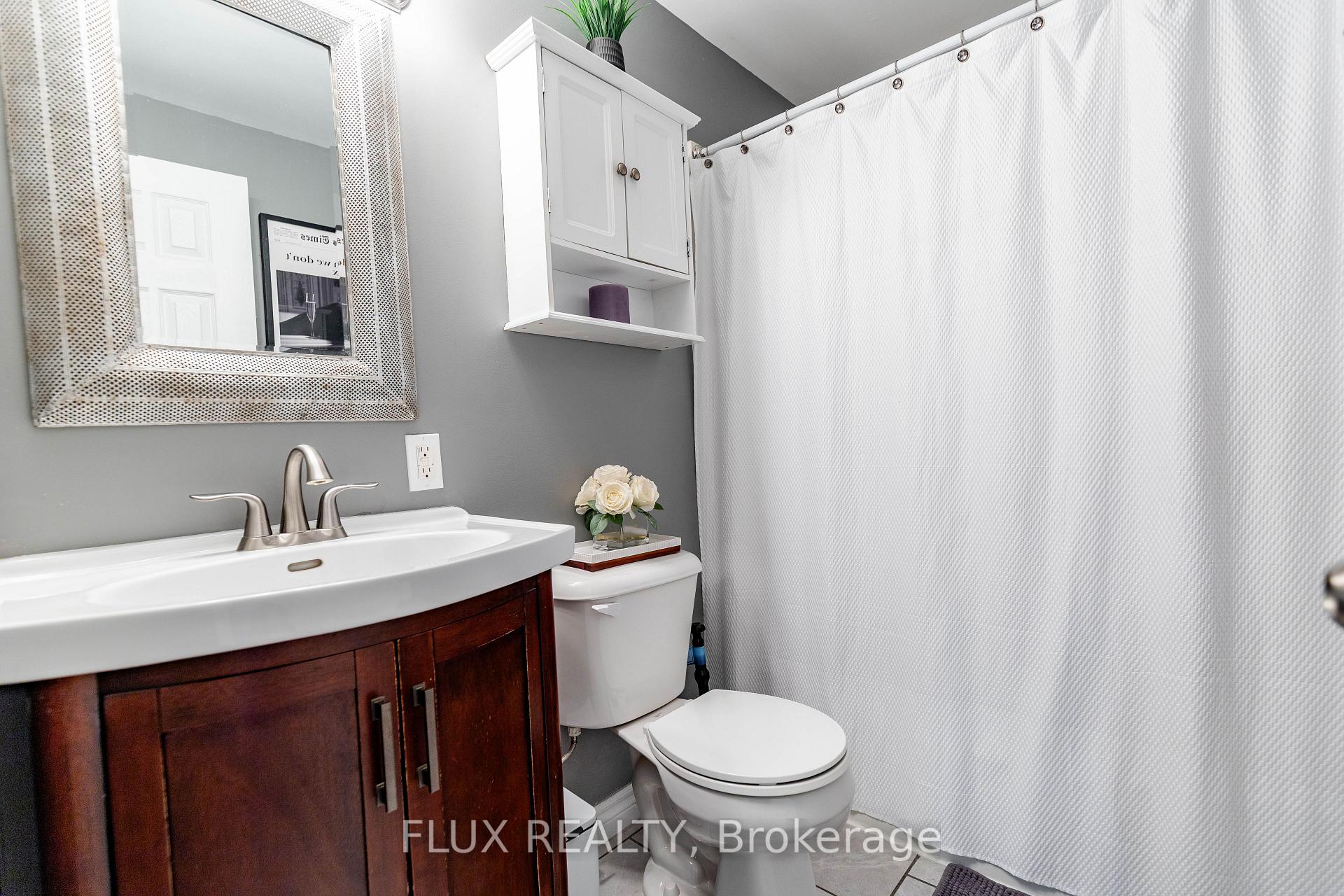 Photo 34 of 82 Overlea Drive, Kitchener, Victoria Hills — HOMEH