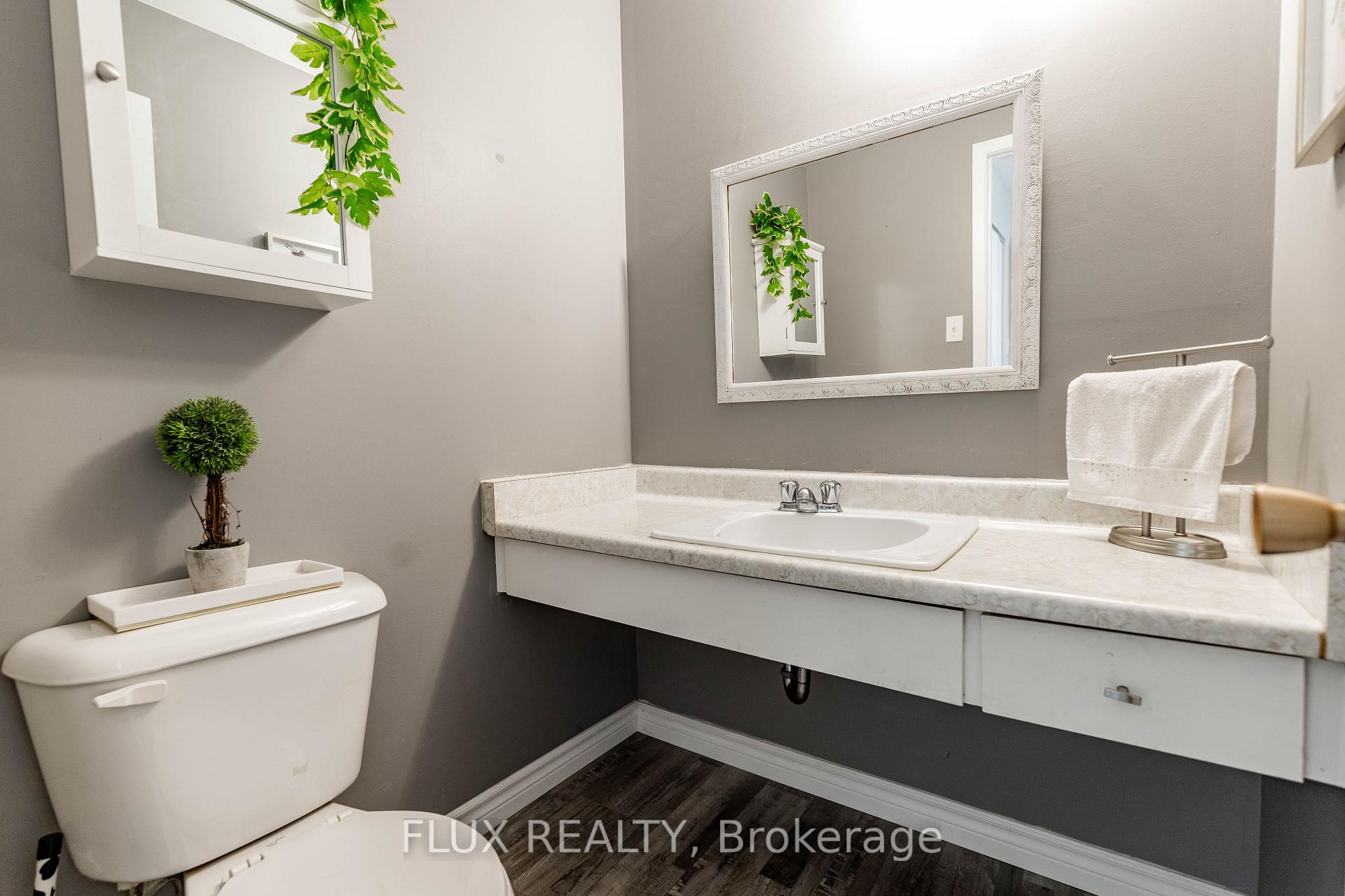 Photo 35 of 82 Overlea Drive, Kitchener, Victoria Hills — HOMEH