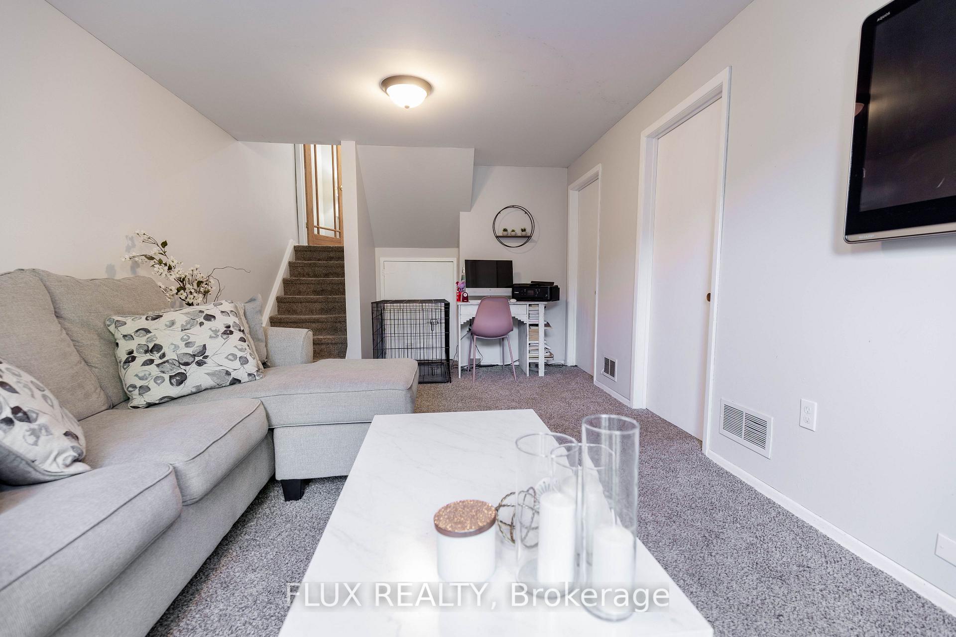 Photo 36 of 82 Overlea Drive, Kitchener, Victoria Hills — HOMEH