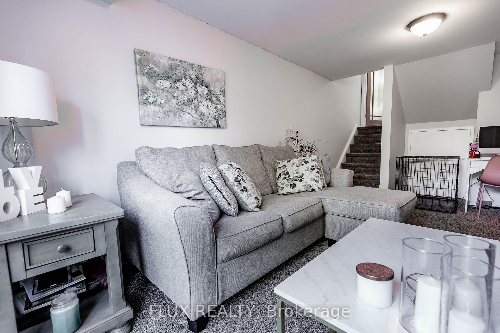 Photo 37 of 82 Overlea Drive, Kitchener, Victoria Hills — HOMEH