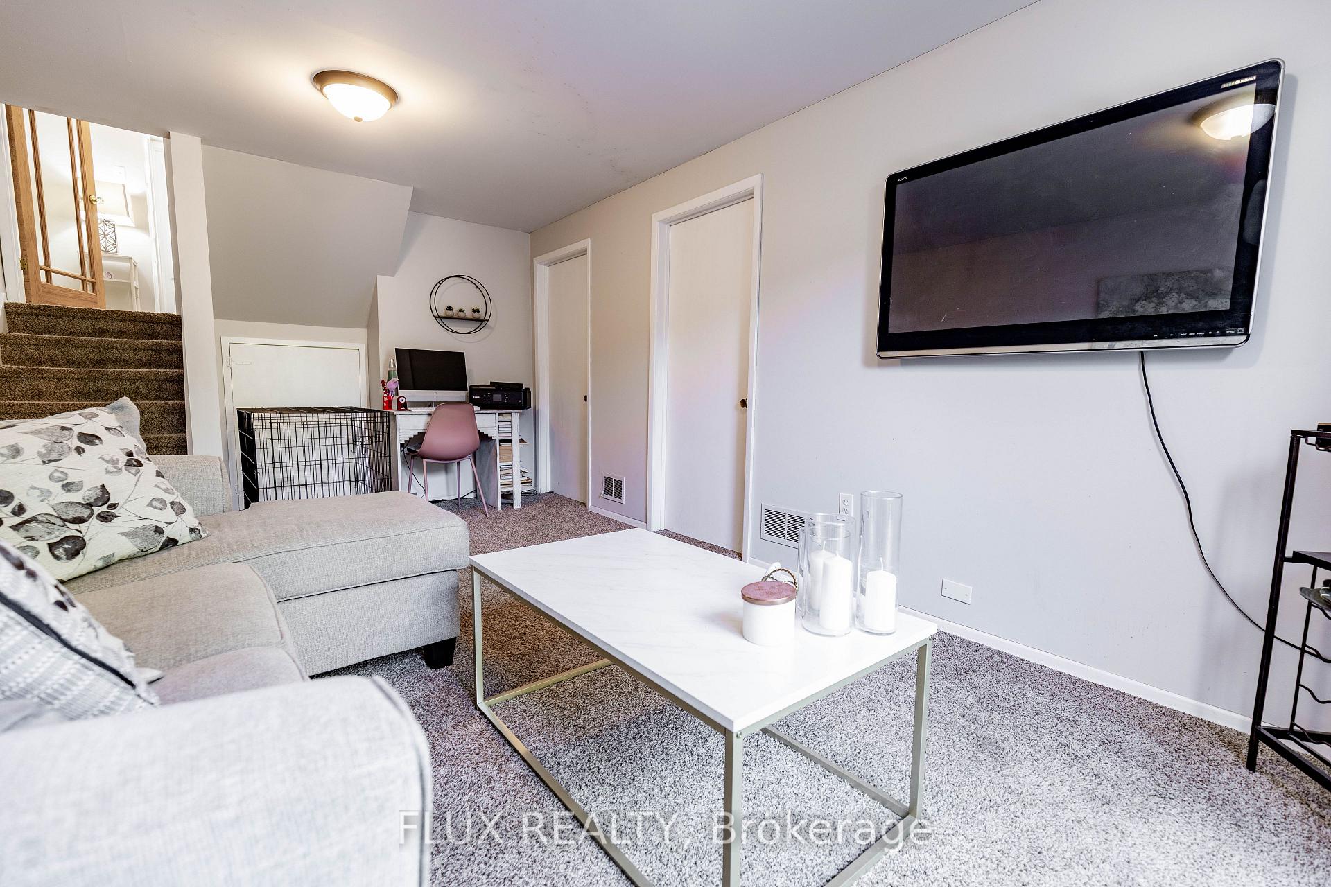 Photo 38 of 82 Overlea Drive, Kitchener, Victoria Hills — HOMEH