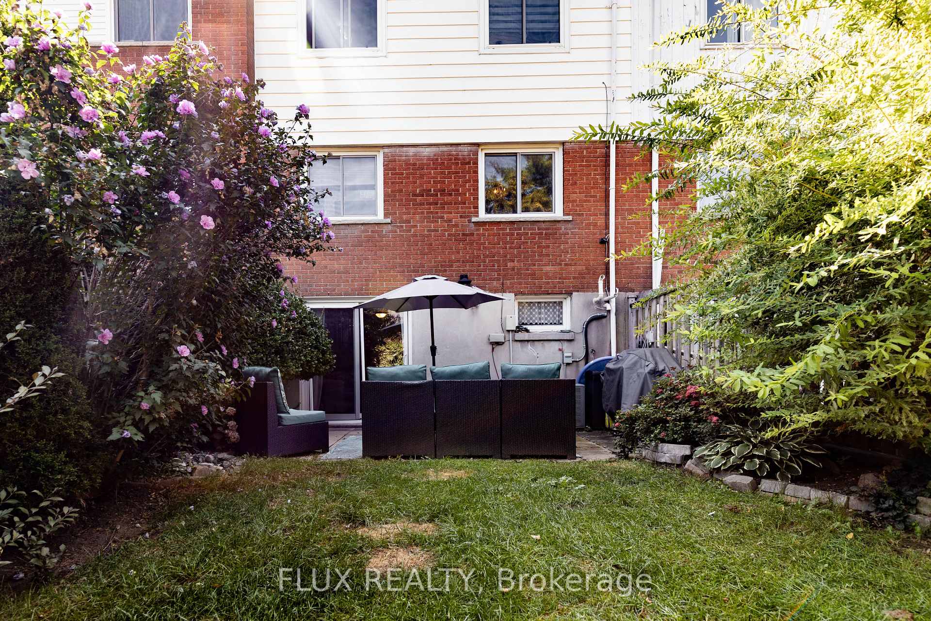 Photo 42 of 82 Overlea Drive, Kitchener, Victoria Hills — HOMEH