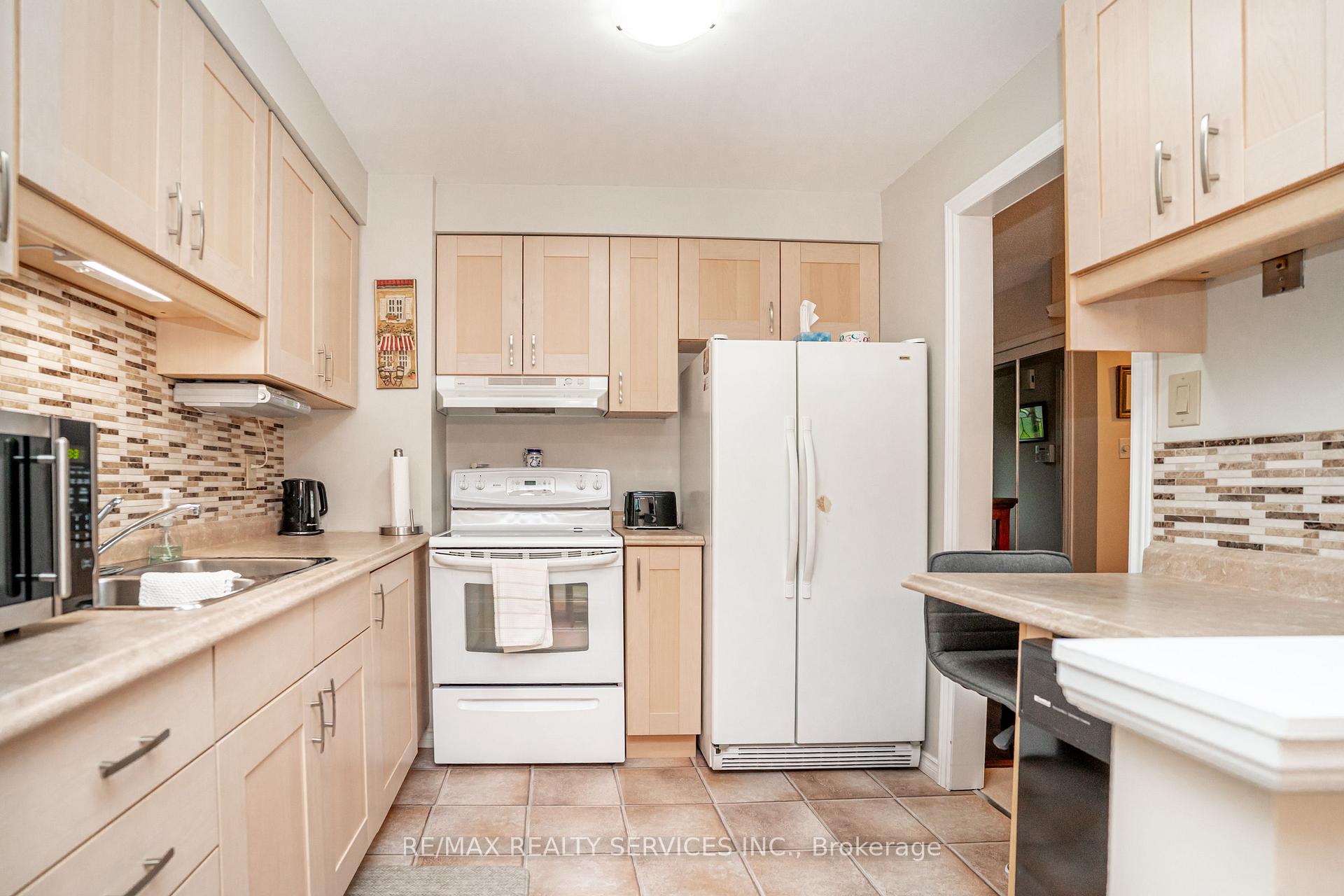 Photo 13 of Unit 125, 125 Ashton Crescent, Brampton, Central Park — HOMEH