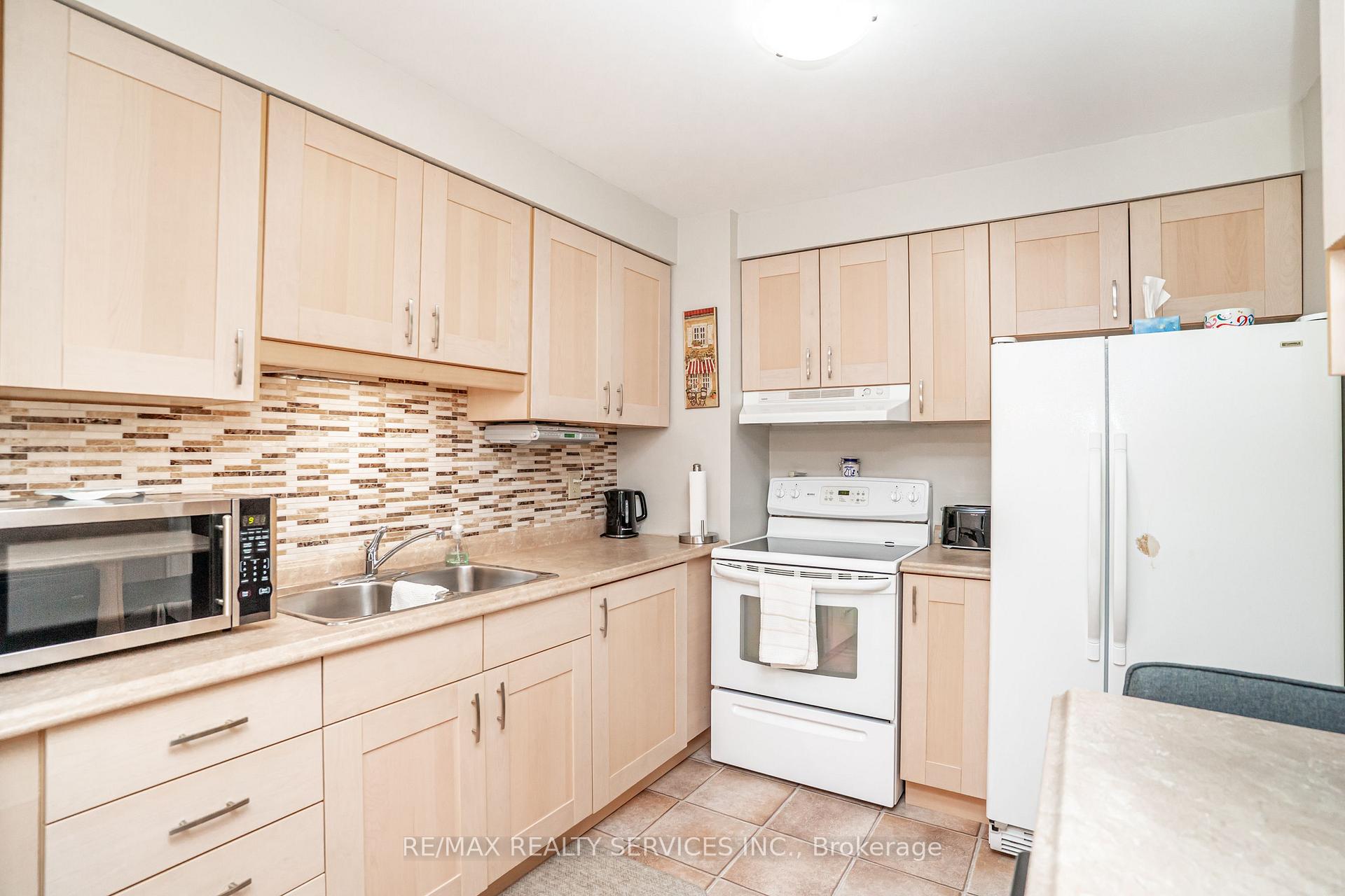 Photo 14 of Unit 125, 125 Ashton Crescent, Brampton, Central Park — HOMEH