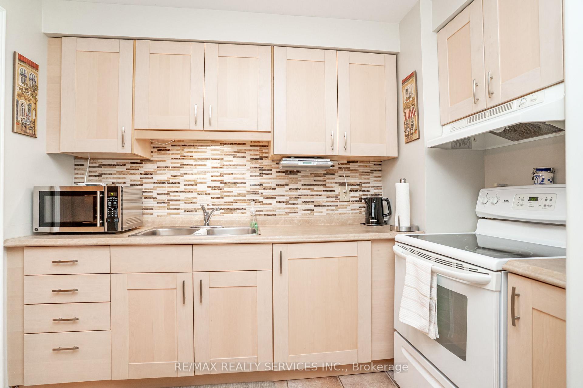 Photo 16 of Unit 125, 125 Ashton Crescent, Brampton, Central Park — HOMEH