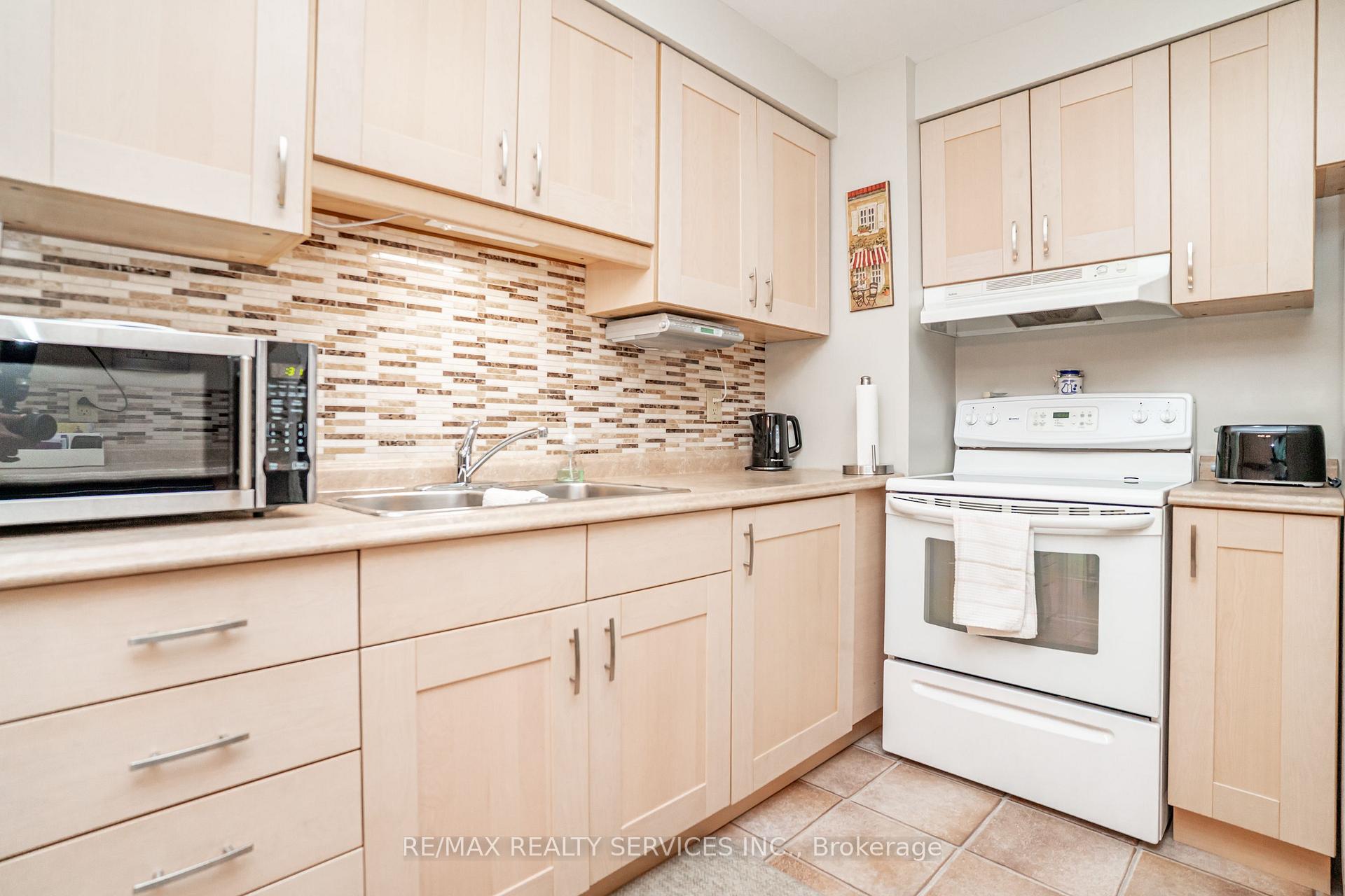 Photo 18 of Unit 125, 125 Ashton Crescent, Brampton, Central Park — HOMEH