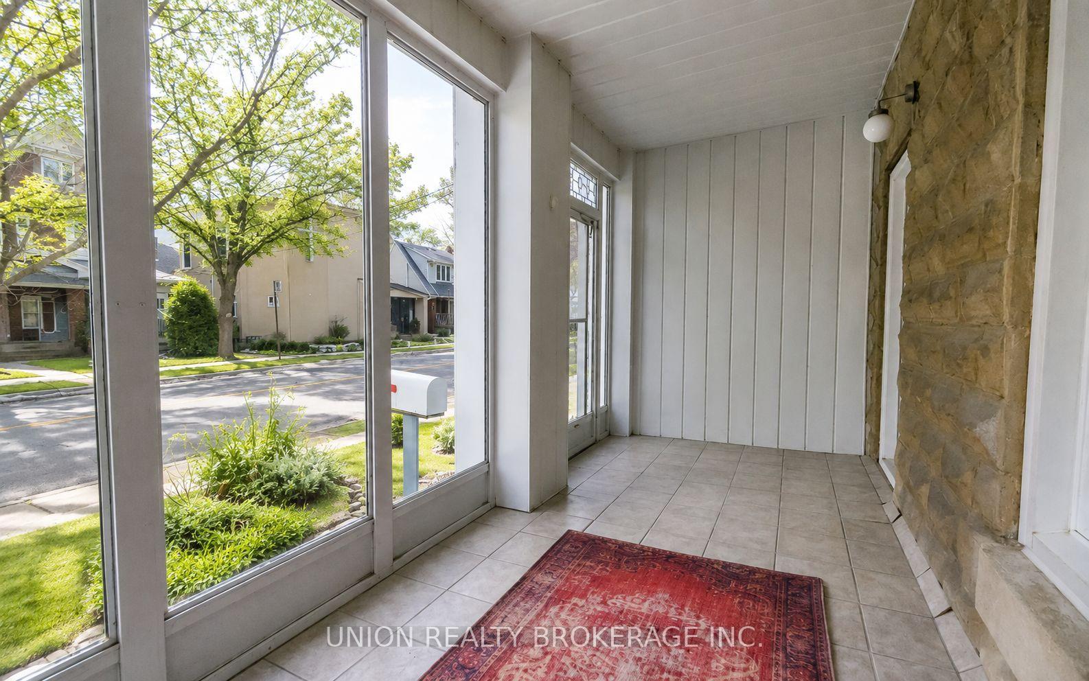 Photo 3 of Unit Upper (Unit A), 368 Main Street, Toronto, Woodbine-Lumsden — HOMEH