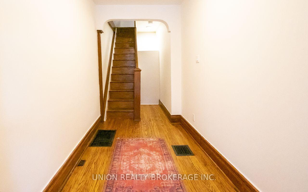 Photo 4 of Unit Upper (Unit A), 368 Main Street, Toronto, Woodbine-Lumsden — HOMEH