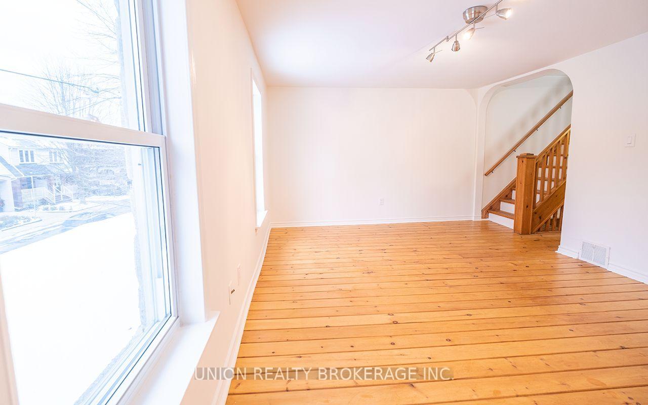 Photo 8 of Unit Upper (Unit A), 368 Main Street, Toronto, Woodbine-Lumsden — HOMEH