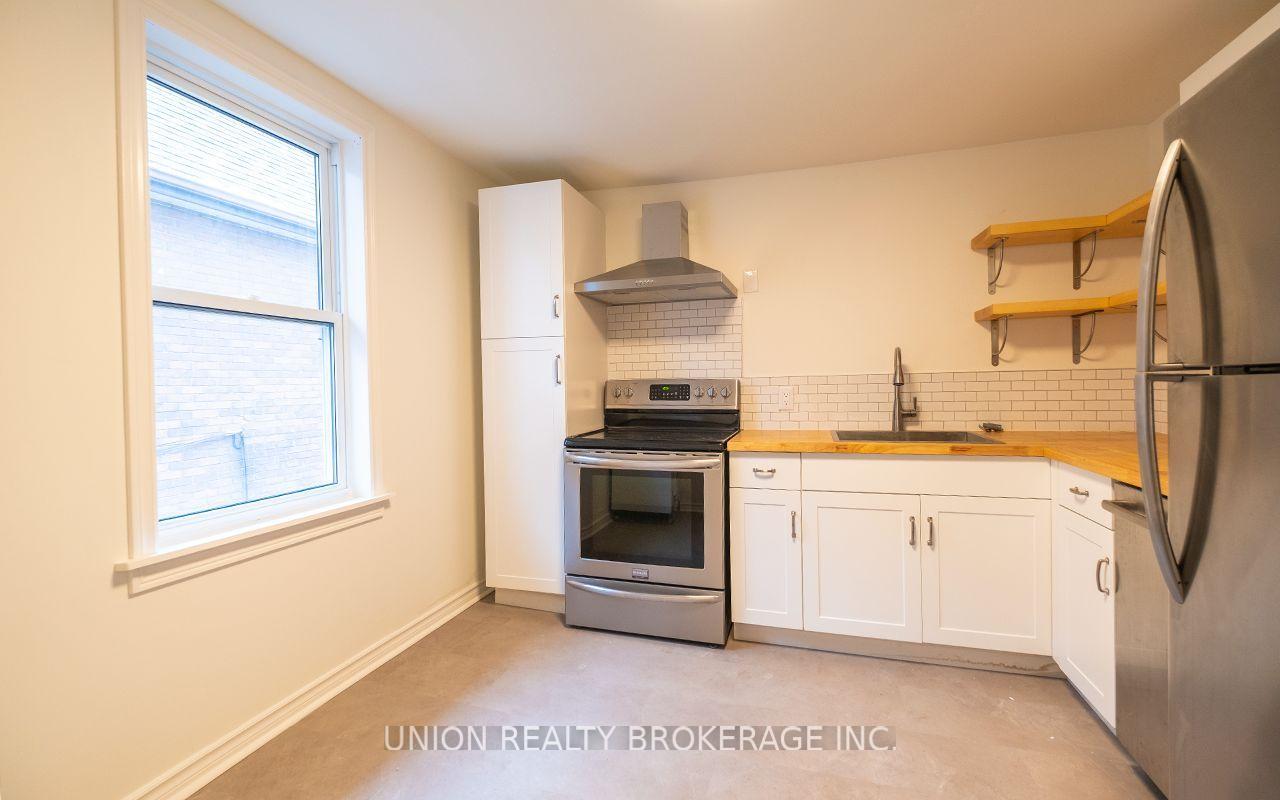 Photo 10 of Unit Upper (Unit A), 368 Main Street, Toronto, Woodbine-Lumsden — HOMEH