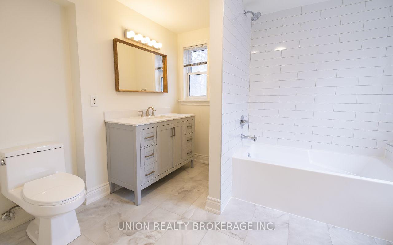 Photo 11 of Unit Upper (Unit A), 368 Main Street, Toronto, Woodbine-Lumsden — HOMEH