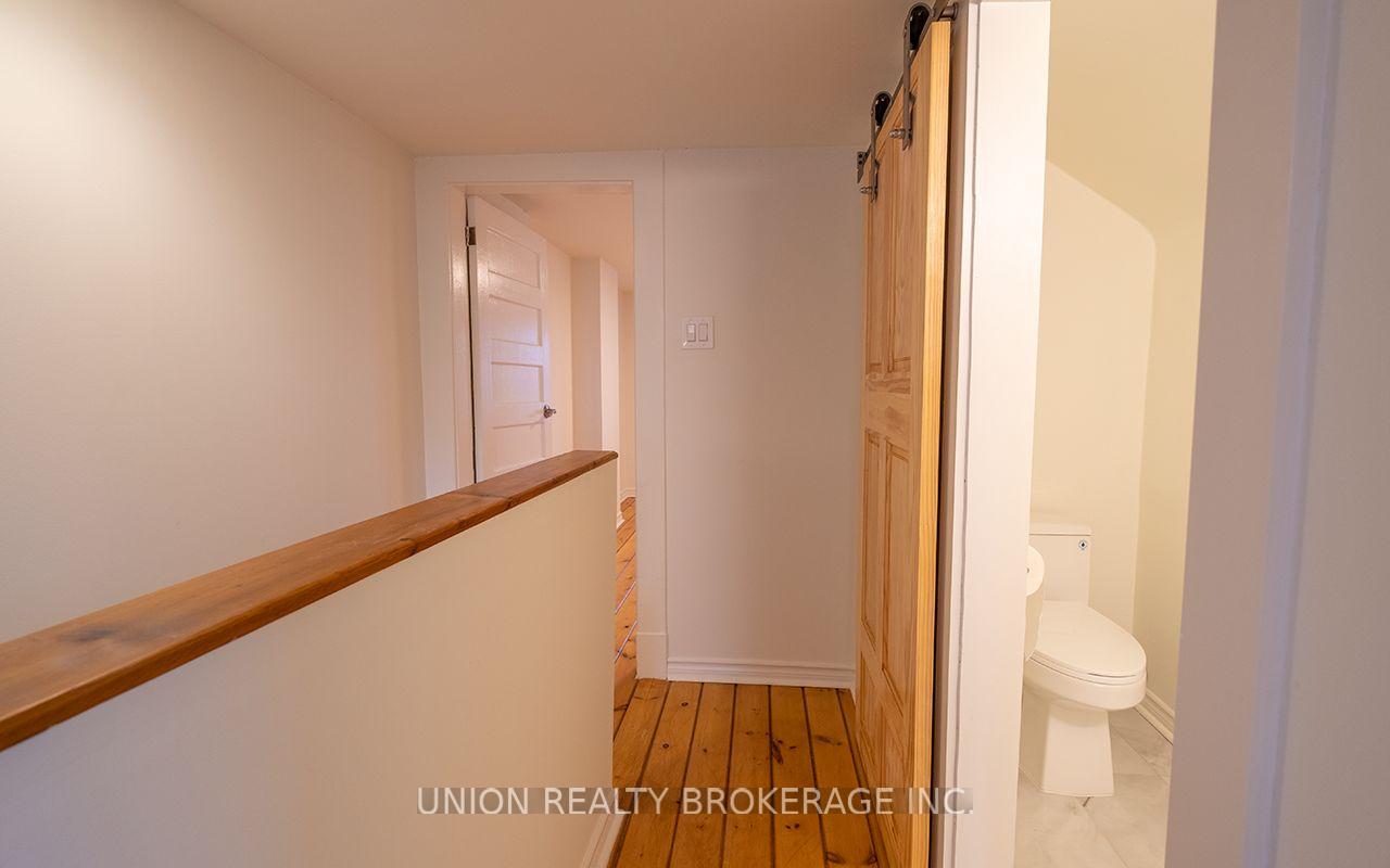 Photo 13 of Unit Upper (Unit A), 368 Main Street, Toronto, Woodbine-Lumsden — HOMEH