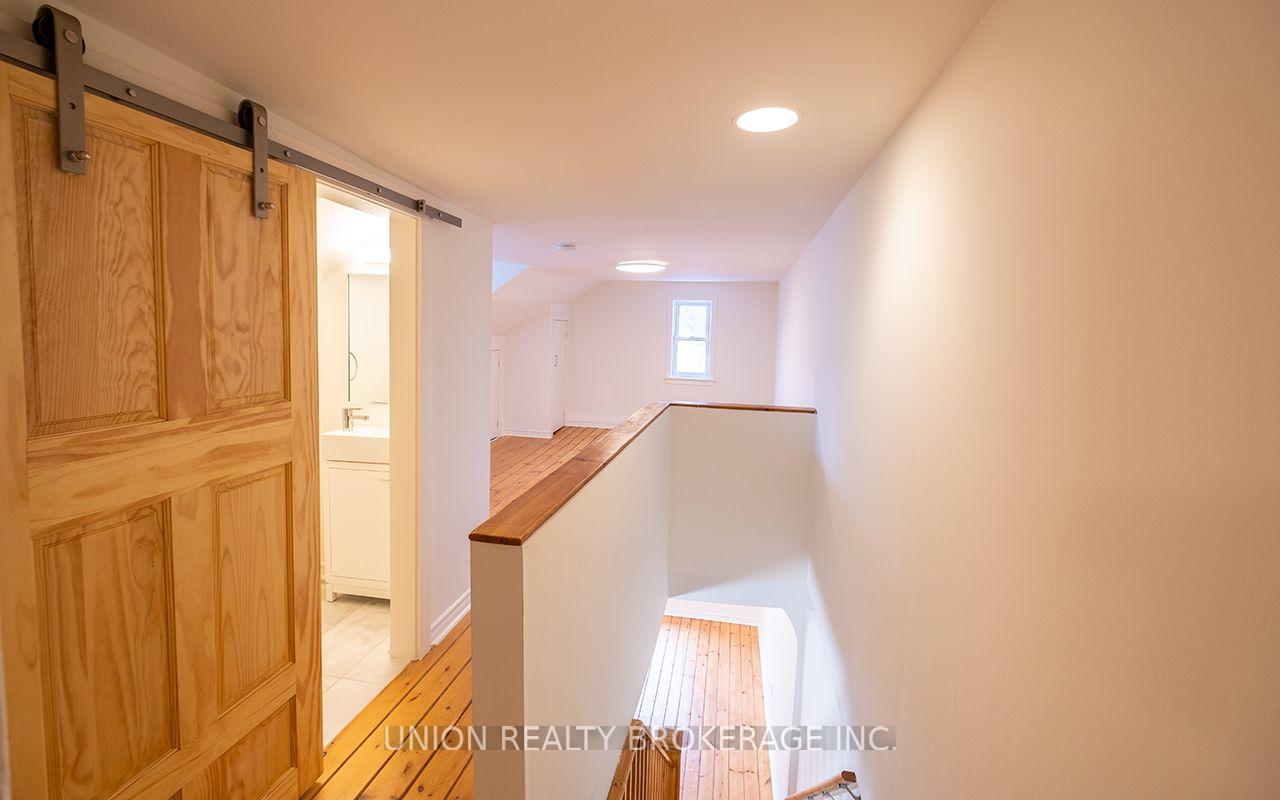 Photo 14 of Unit Upper (Unit A), 368 Main Street, Toronto, Woodbine-Lumsden — HOMEH