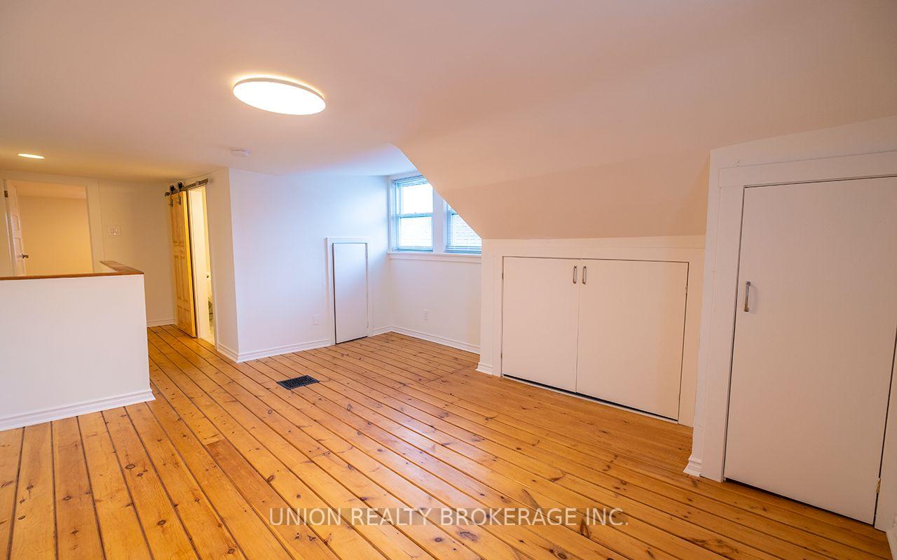 Photo 15 of Unit Upper (Unit A), 368 Main Street, Toronto, Woodbine-Lumsden — HOMEH