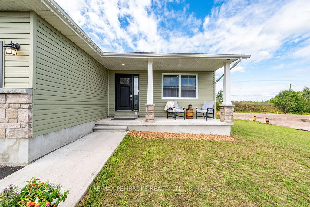 Photo 2 of 20 Terrance Drive, Petawawa, Petawawa — HOMEH