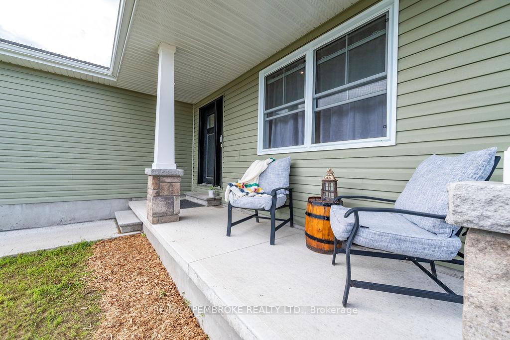 Photo 3 of 20 Terrance Drive, Petawawa, Petawawa — HOMEH