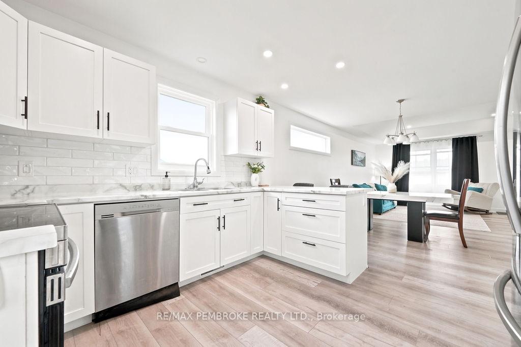 Photo 12 of 20 Terrance Drive, Petawawa, Petawawa — HOMEH