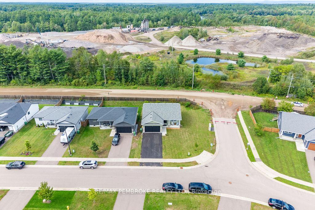 Photo 32 of 20 Terrance Drive, Petawawa, Petawawa — HOMEH