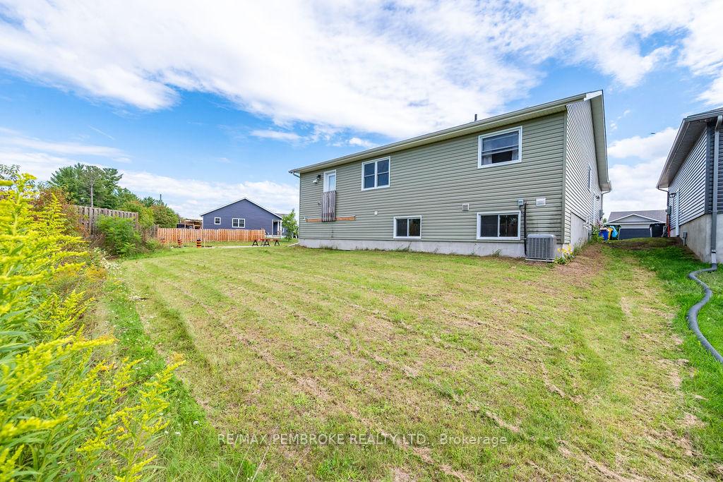 Photo 37 of 20 Terrance Drive, Petawawa, Petawawa — HOMEH