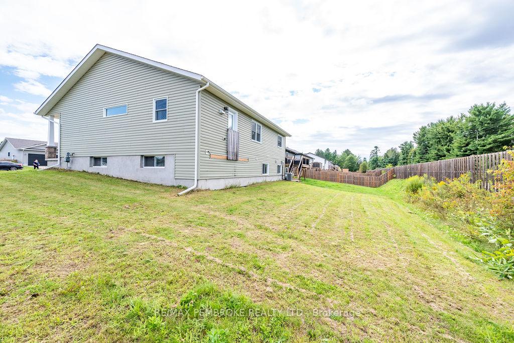 Photo 38 of 20 Terrance Drive, Petawawa, Petawawa — HOMEH