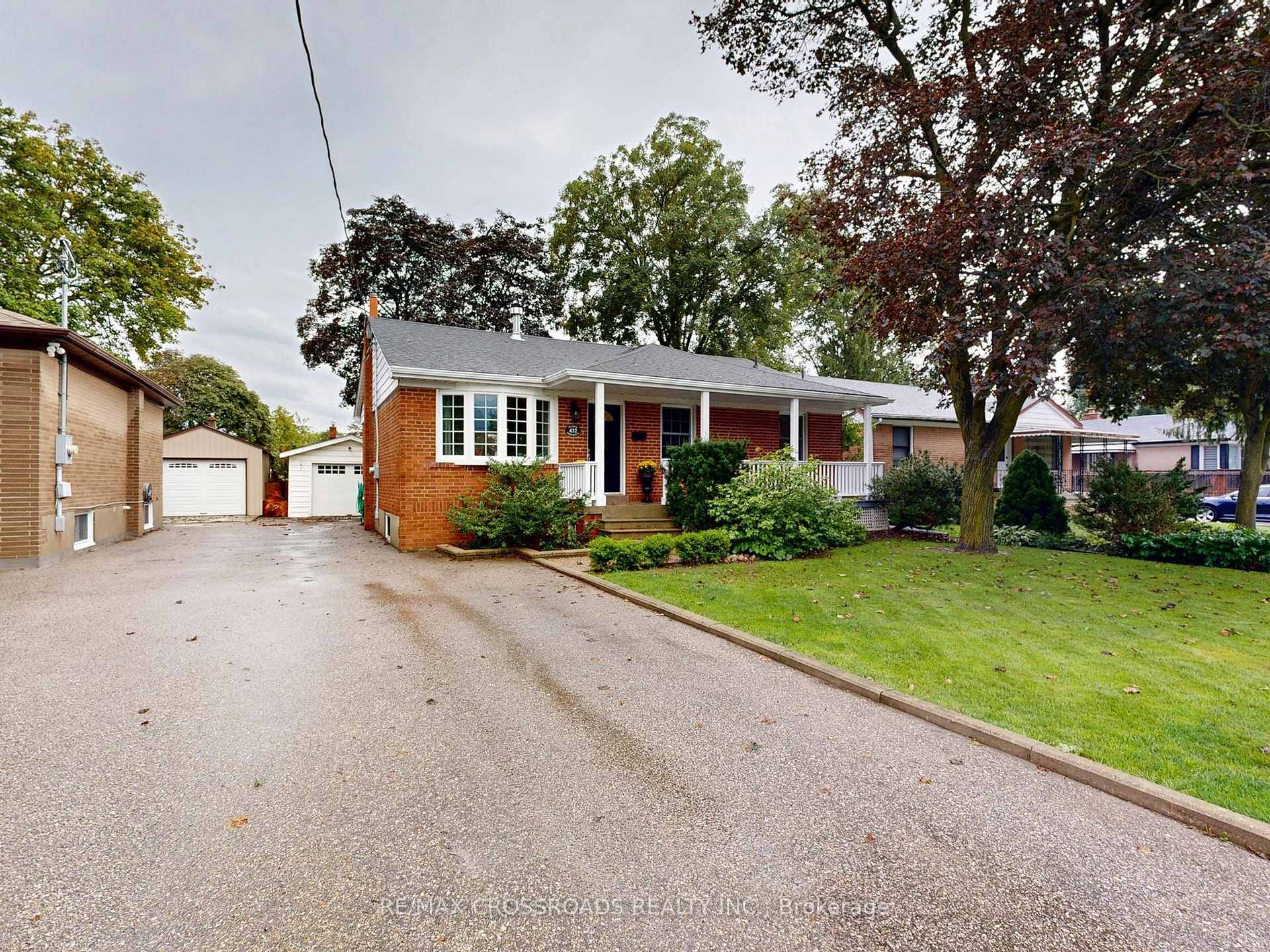 Front of 432 Paliser Crescent N