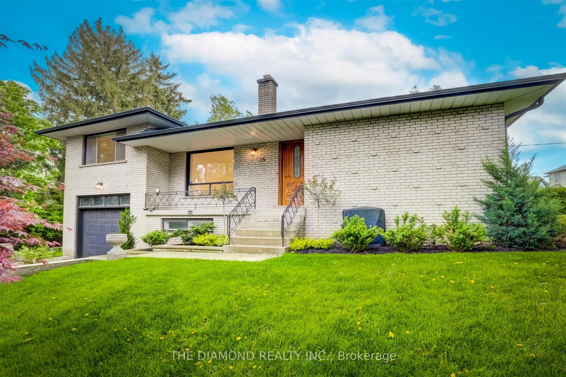 Photo 3 of 15 Government Road, Etobicoke, Kingsway South — HOMEH