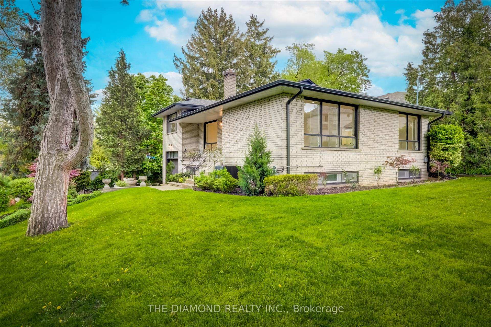 Photo 4 of 15 Government Road, Etobicoke, Kingsway South — HOMEH