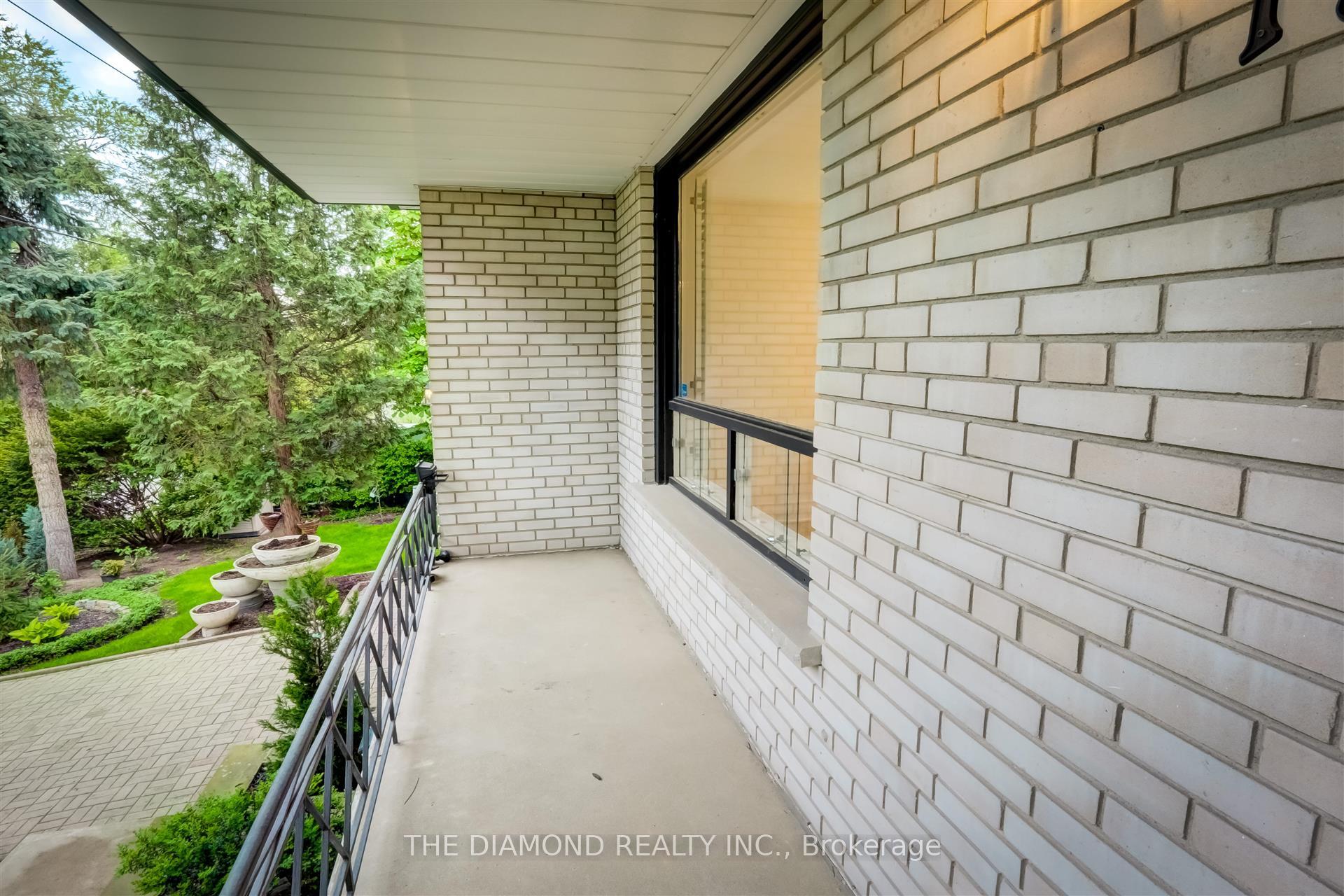 Photo 5 of 15 Government Road, Etobicoke, Kingsway South — HOMEH