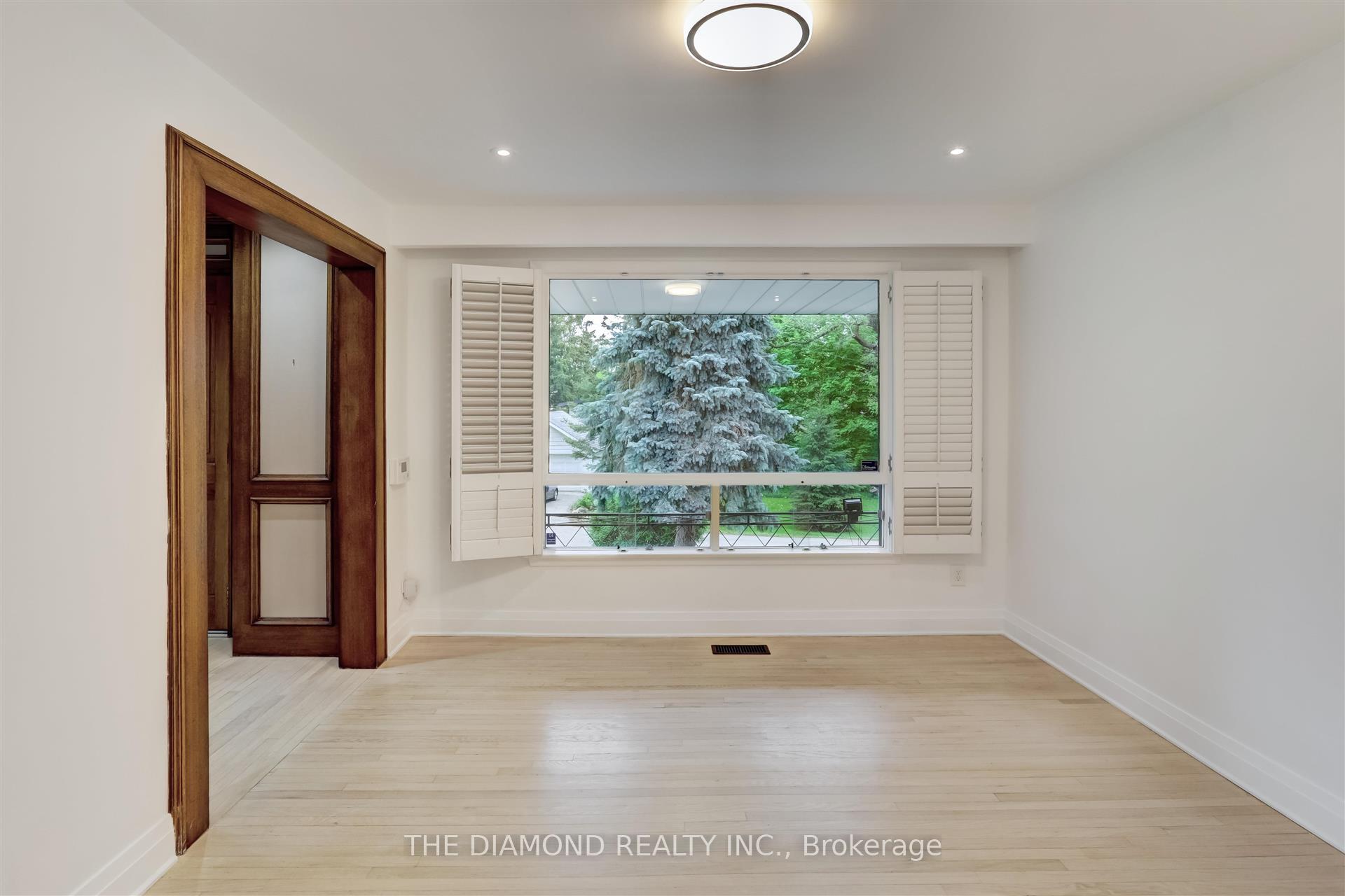 Photo 10 of 15 Government Road, Etobicoke, Kingsway South — HOMEH