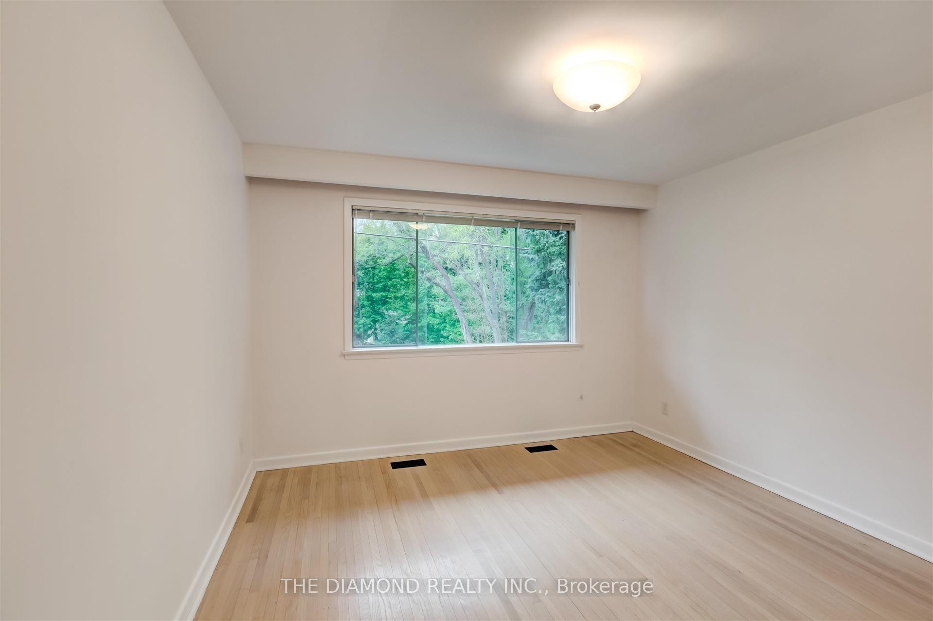 Photo 19 of 15 Government Road, Etobicoke, Kingsway South — HOMEH