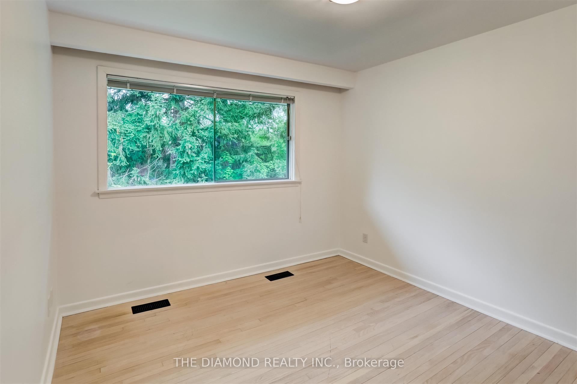 Photo 21 of 15 Government Road, Etobicoke, Kingsway South — HOMEH