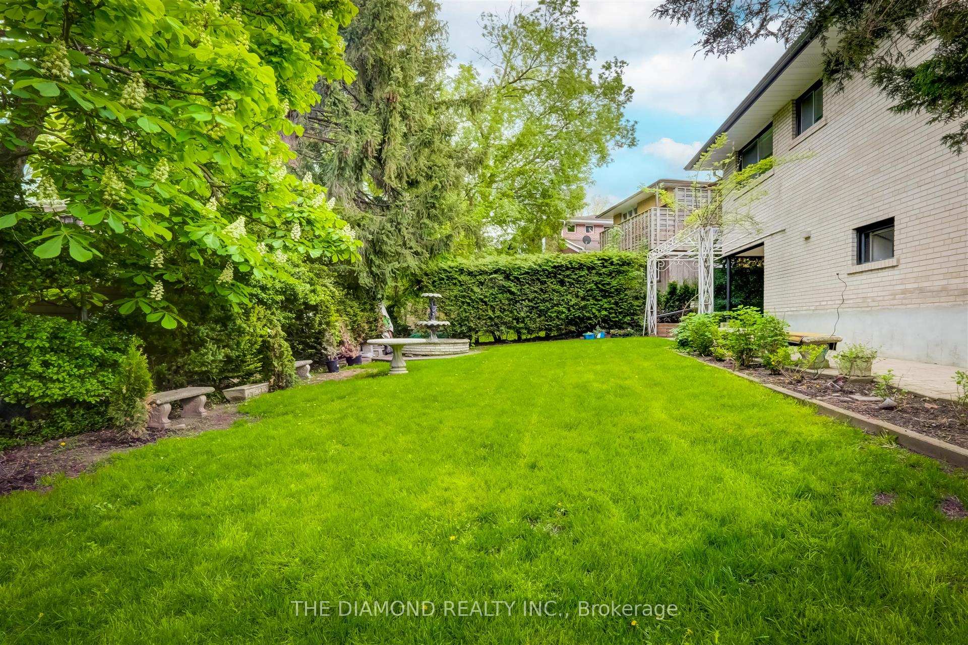Photo 29 of 15 Government Road, Etobicoke, Kingsway South — HOMEH