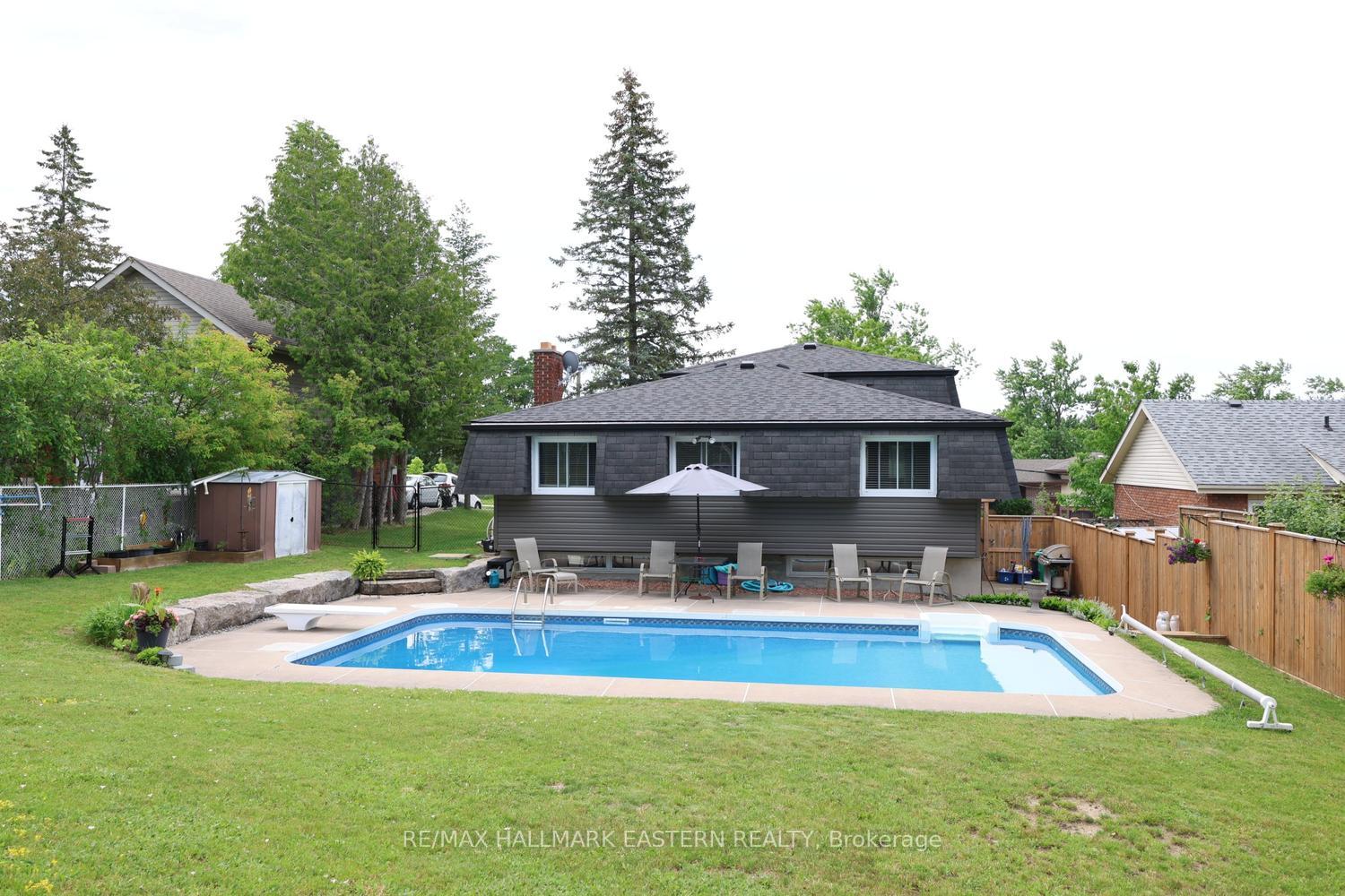 Photo 4 of 1000 Cumberland Avenue, Peterborough, Northcrest Ward 5 — HOMEH